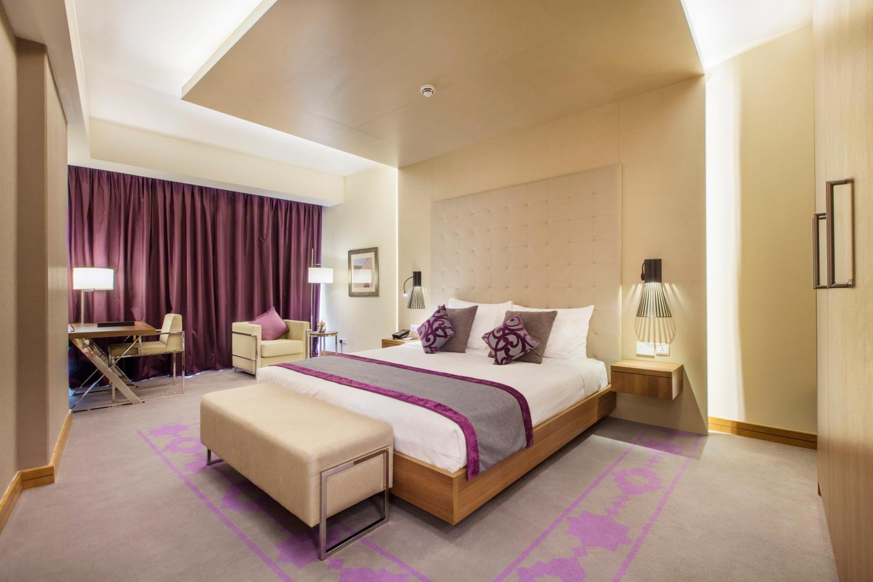 Junior Suite King (Non-Smoking) - Photo 3
