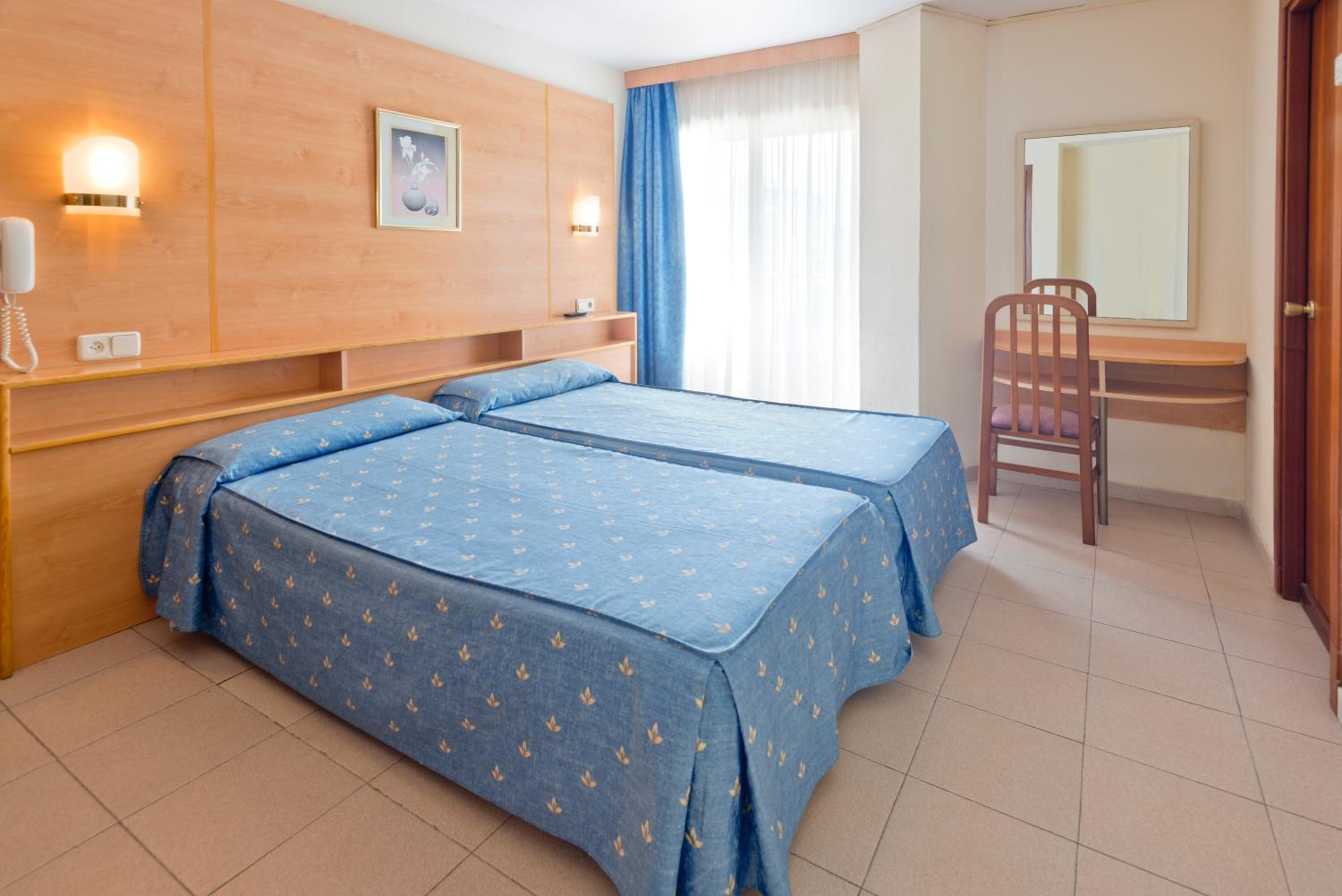 Double or Twin Room - Photo 7