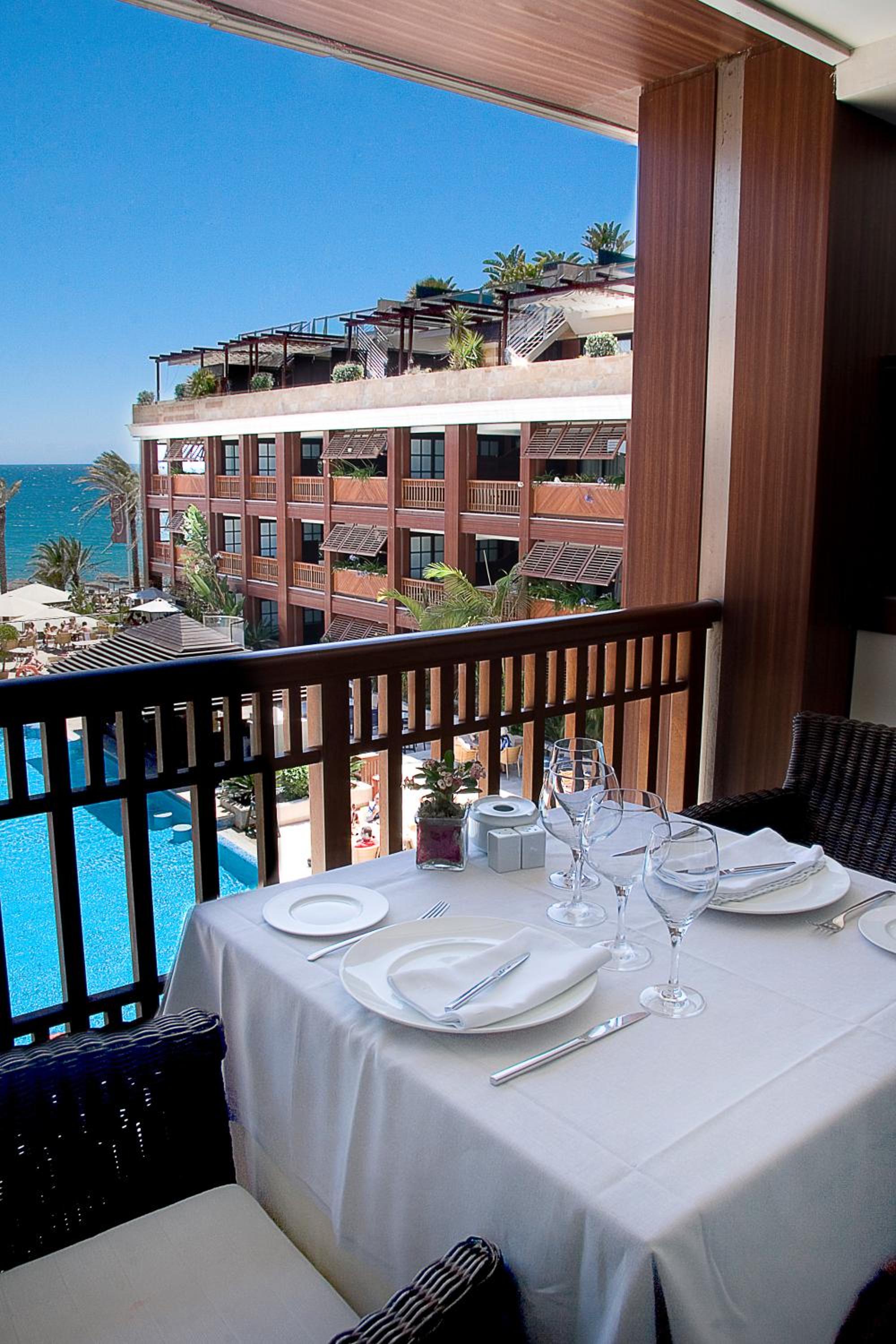 Superior Double or Twin Room with View thumbnail 6