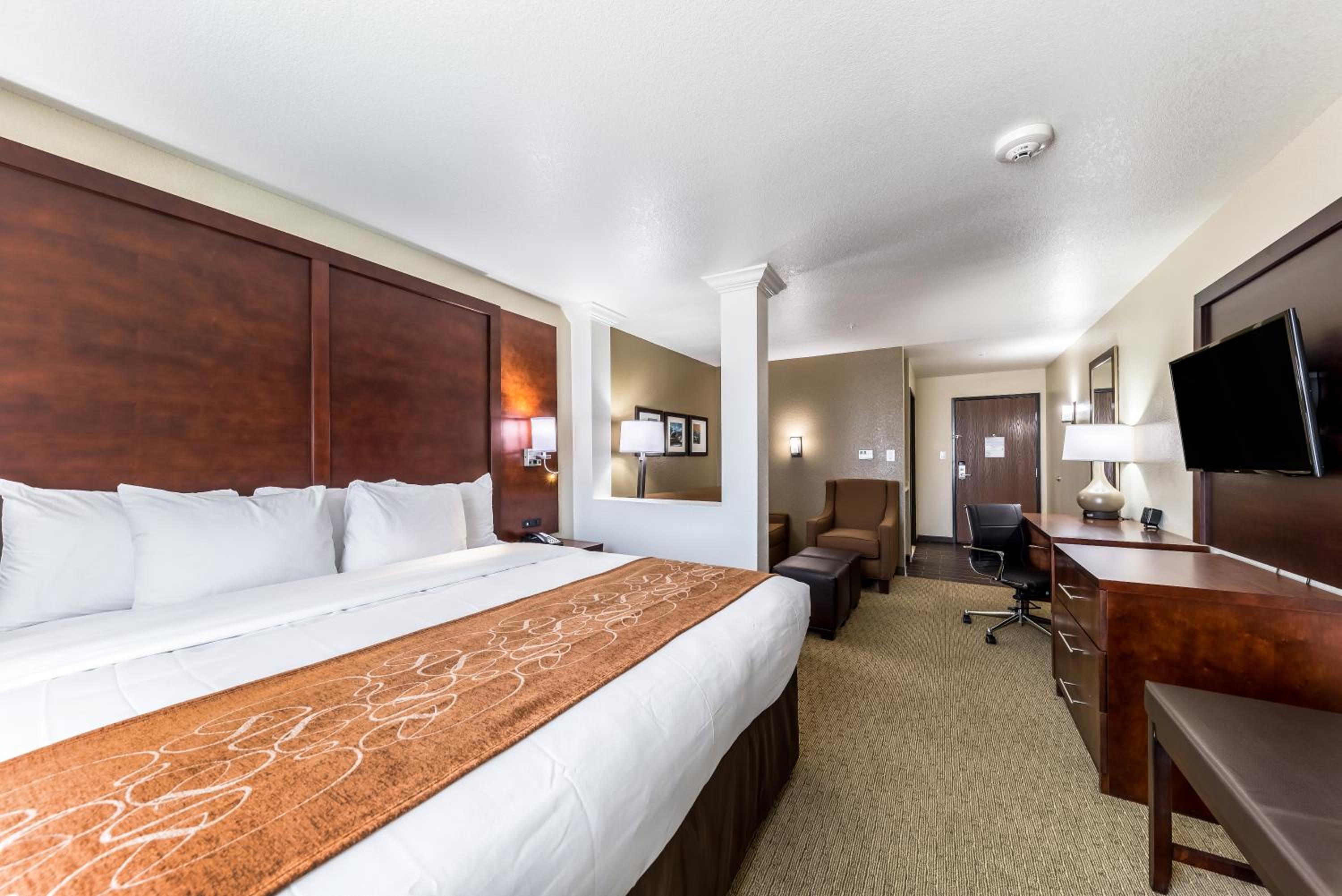 Upgraded King Suite with Sofa Bed - Non-Smoking