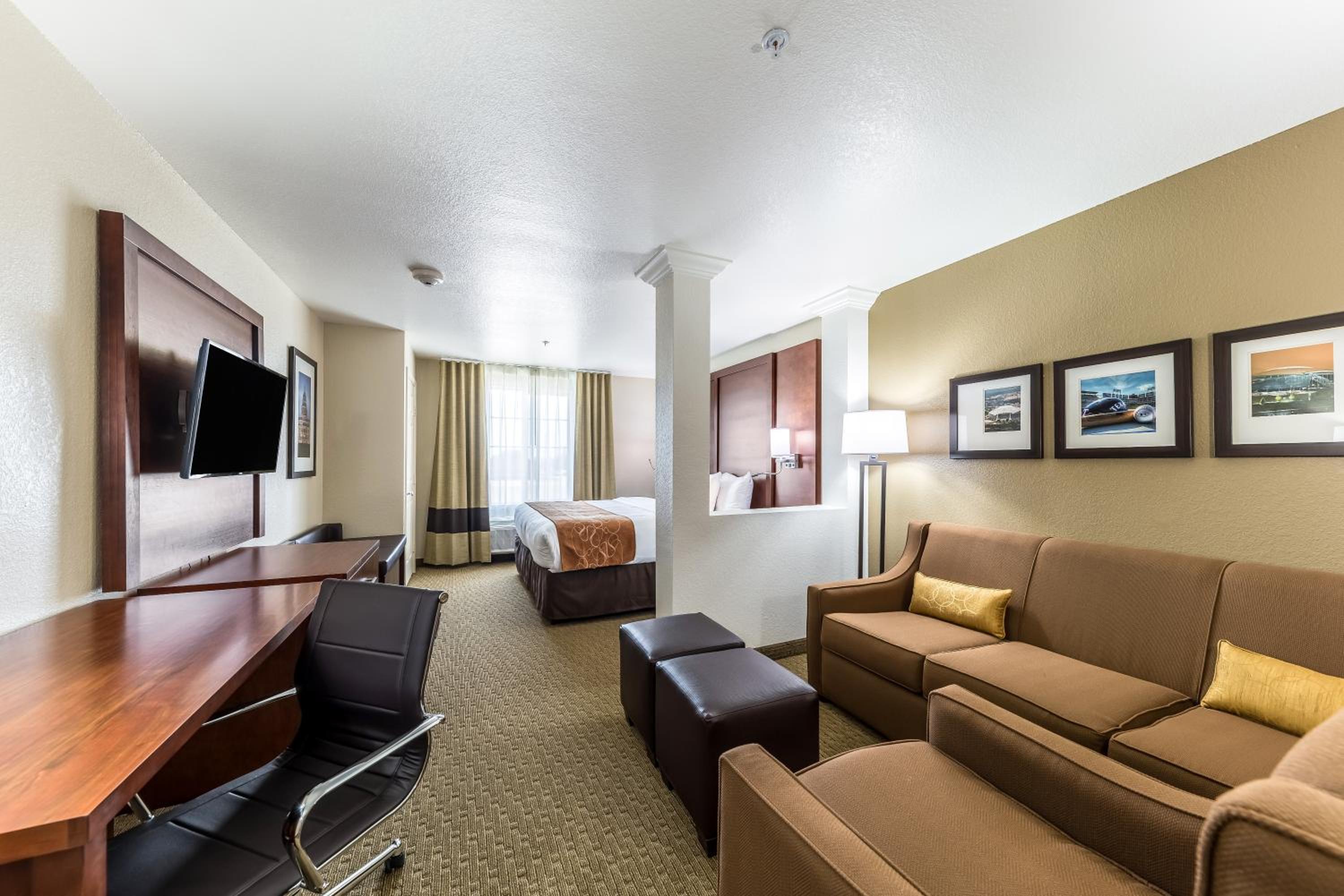 Upgraded King Suite with Sofa Bed - Non-Smoking photo 2