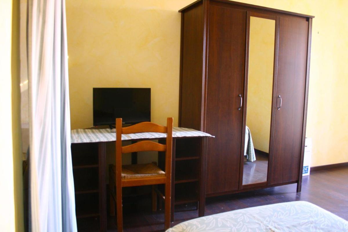 Double or Twin Room with Bathroom photo 3