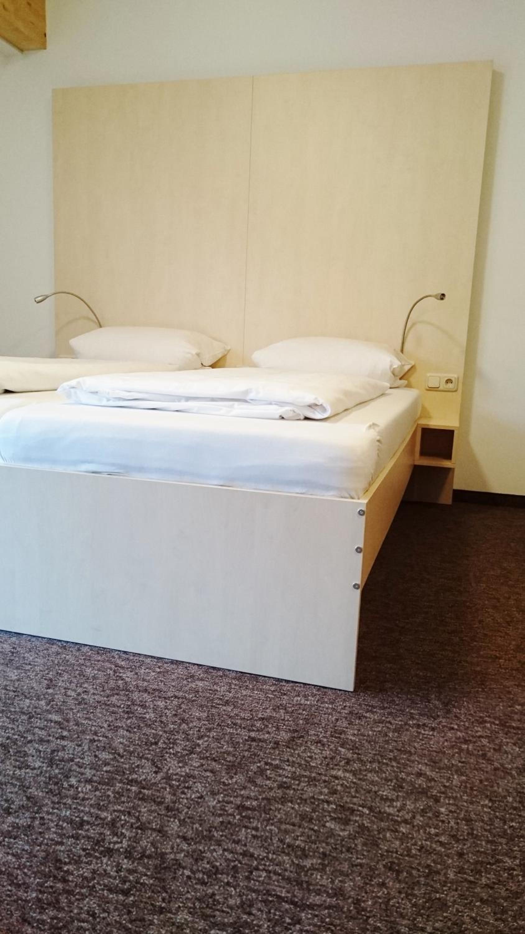 Large Double Room - Photo 10