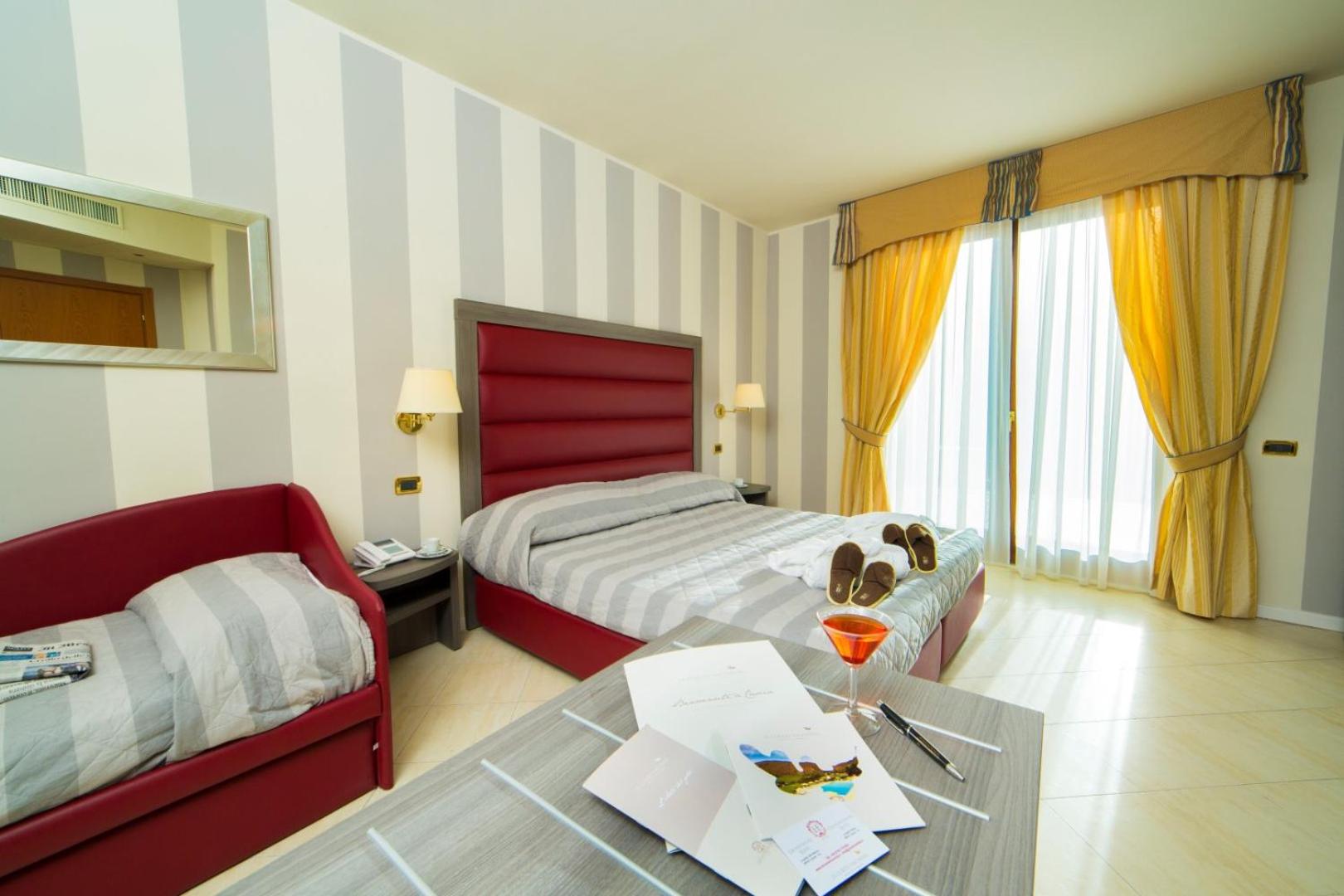 Suite - Photo 15