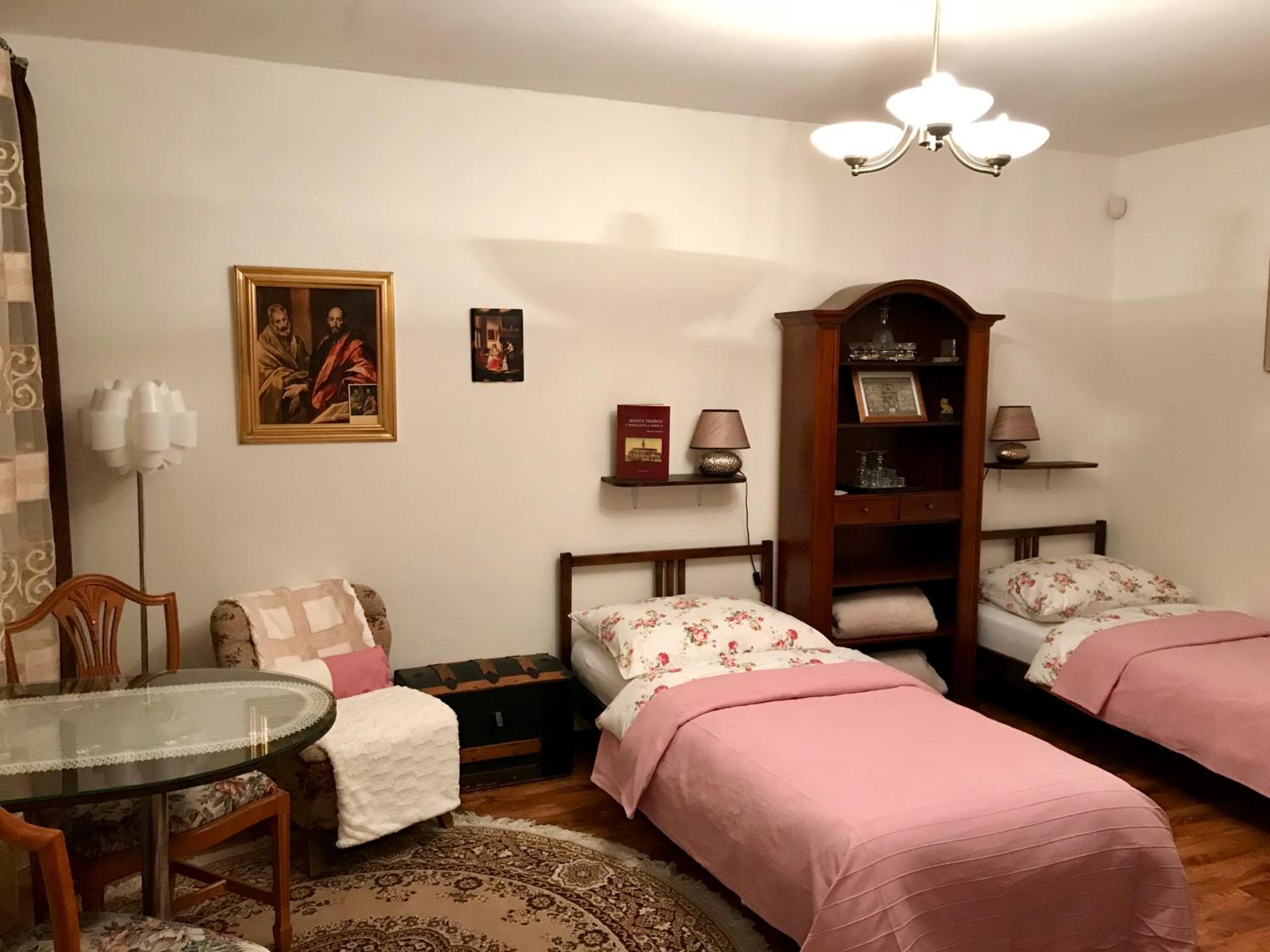Deluxe Twin Room with Shower - Photo 4