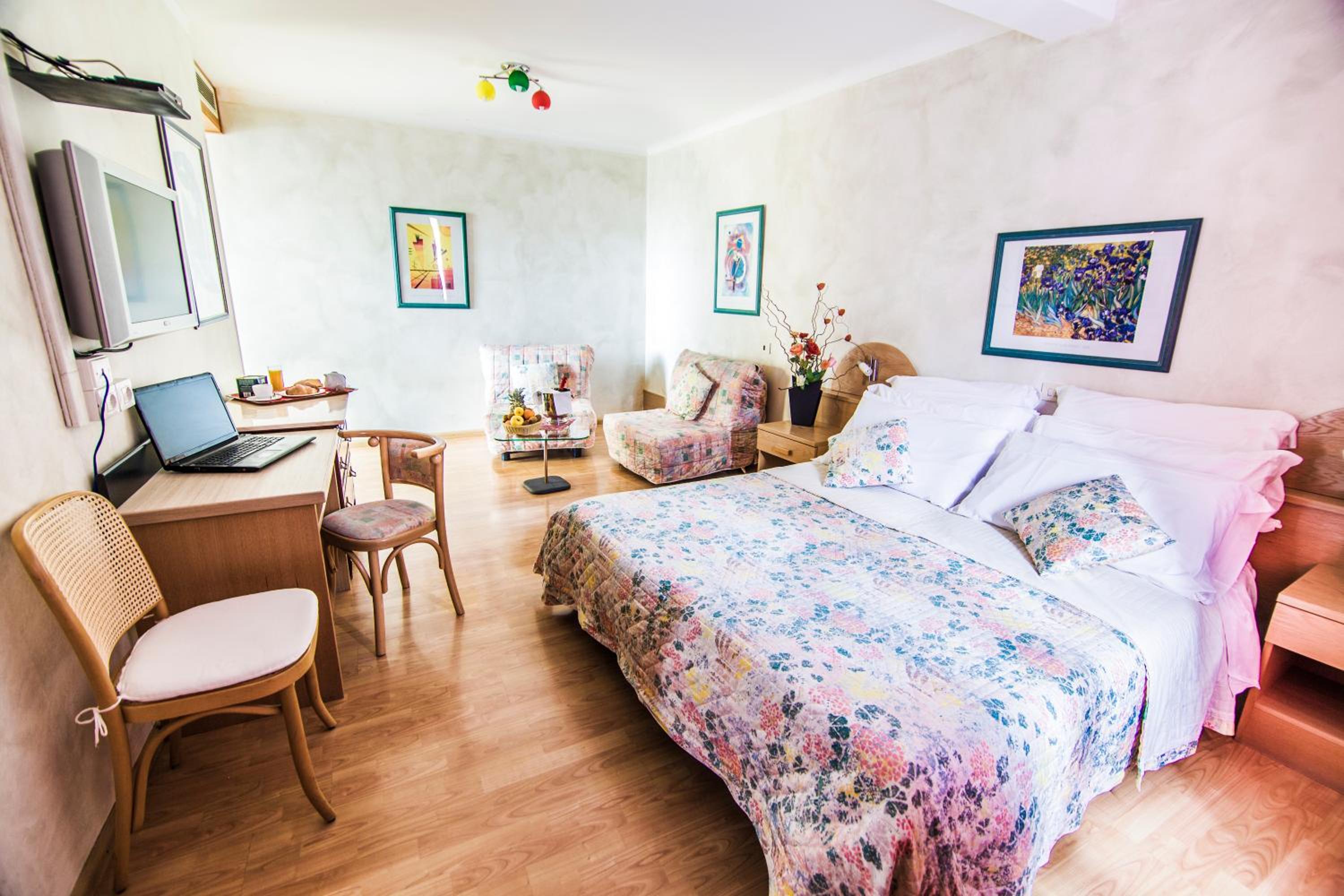 Quadruple Room with Terrace