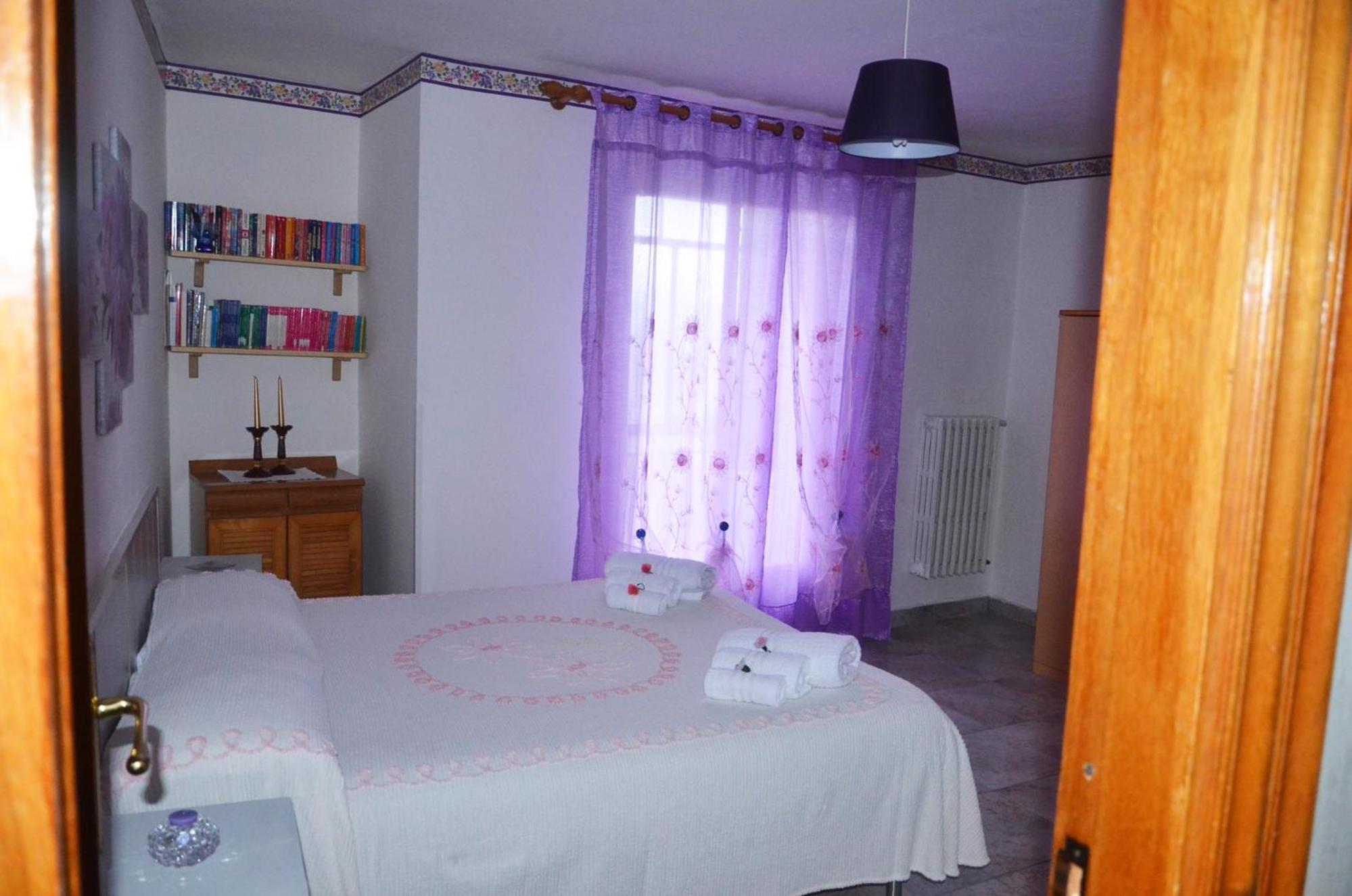 Double Room with Private Bathroom - Photo 12