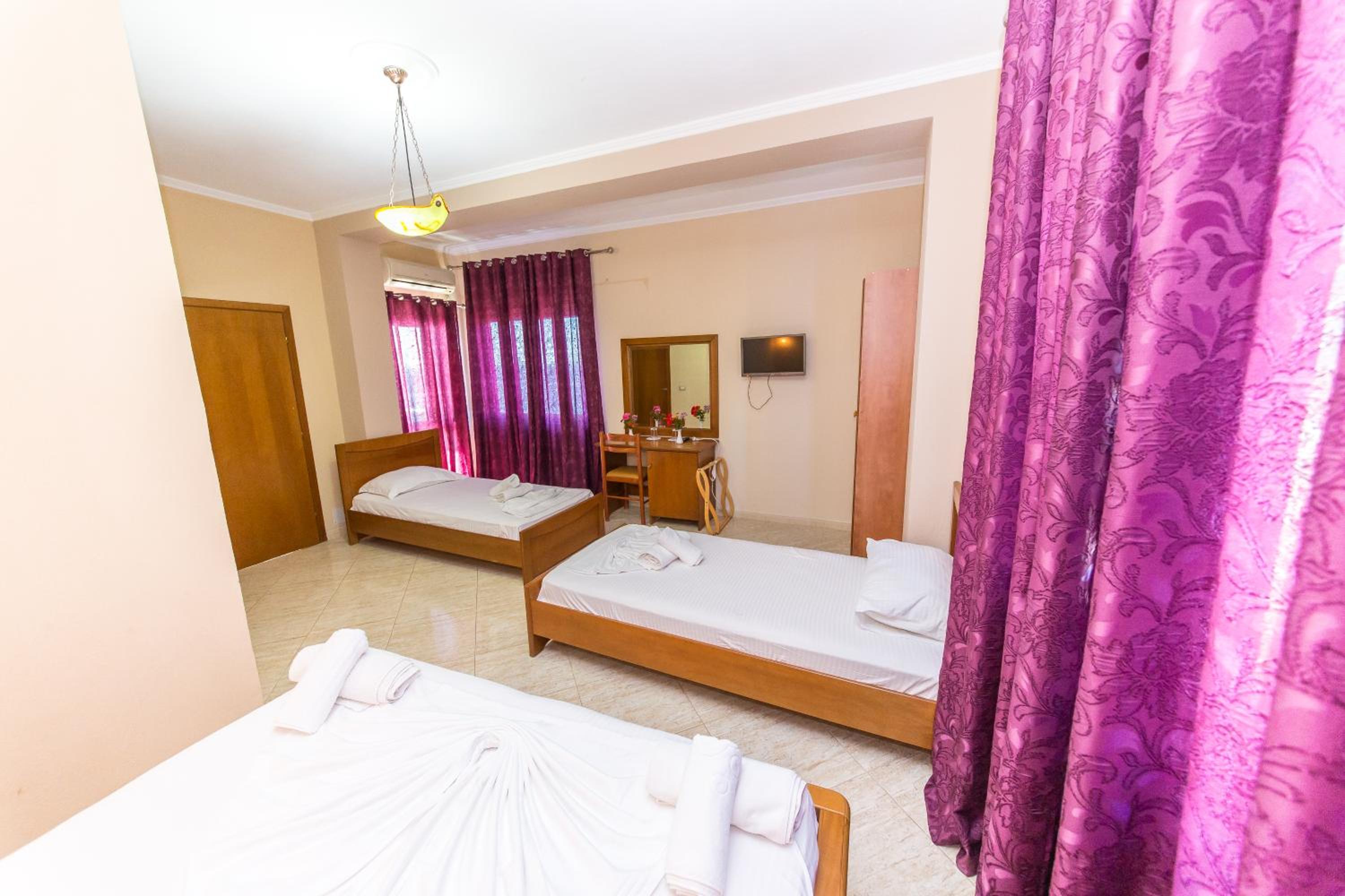 Quadruple Room with Balcony and Side Sea View photo 3