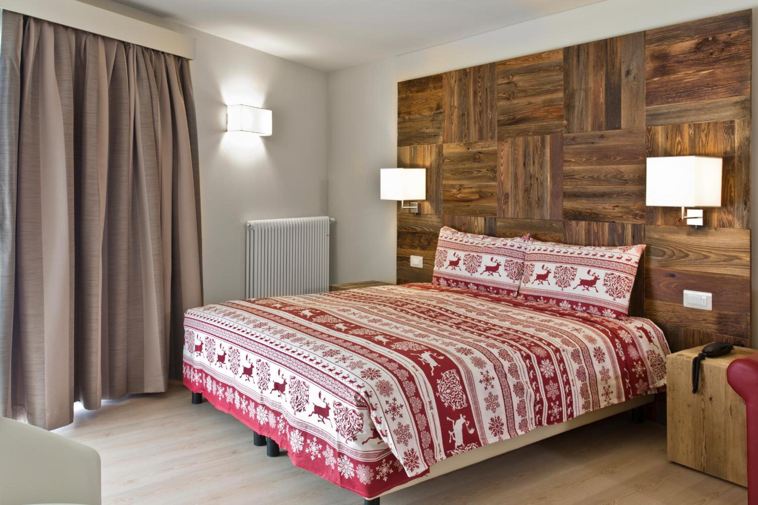 Junior Suite (2 Adults) - Photo 1