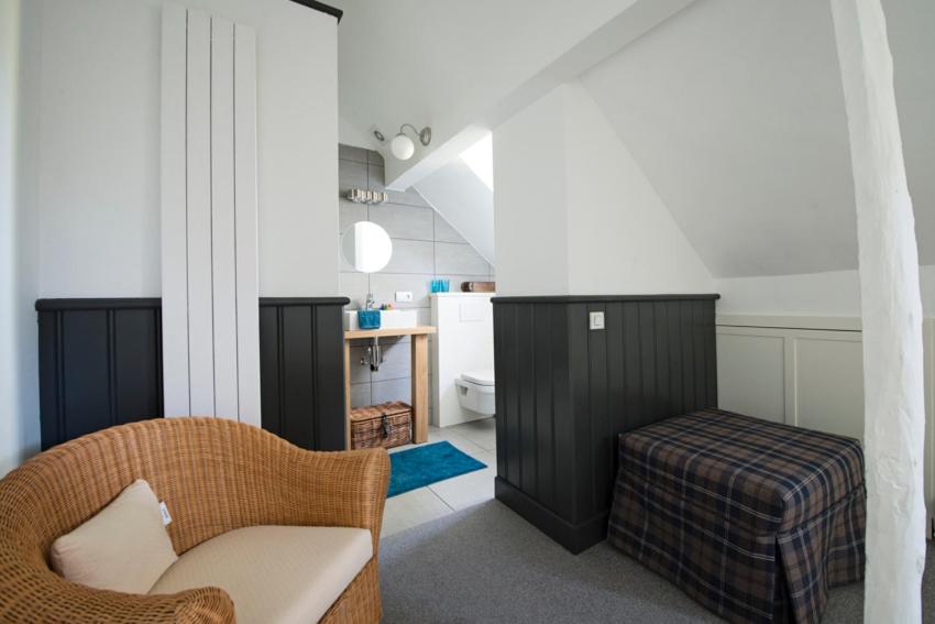 Deluxe Double Room (2 Adults + 1 Child)