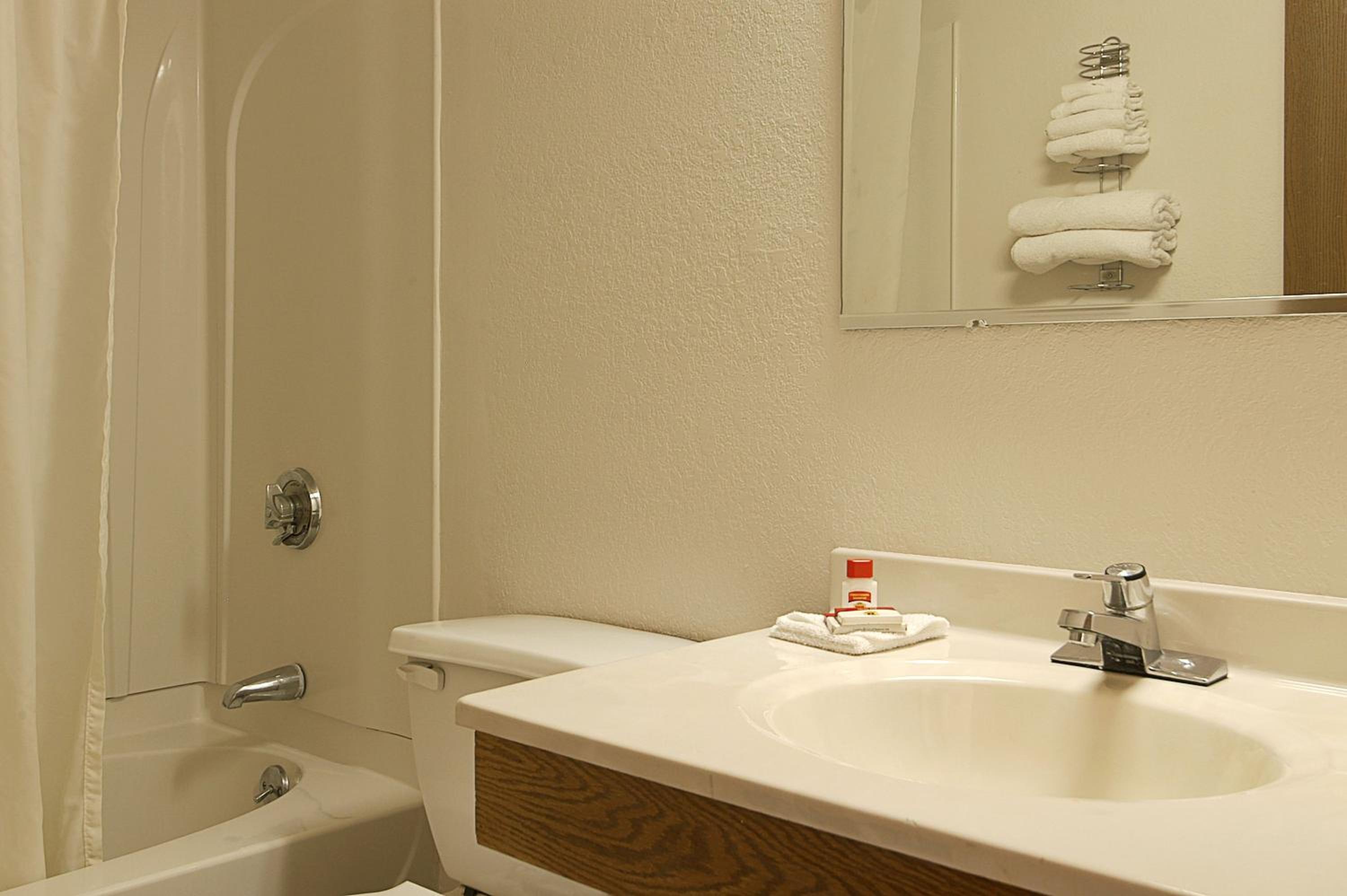 King Room - Non-Smoking photo 2