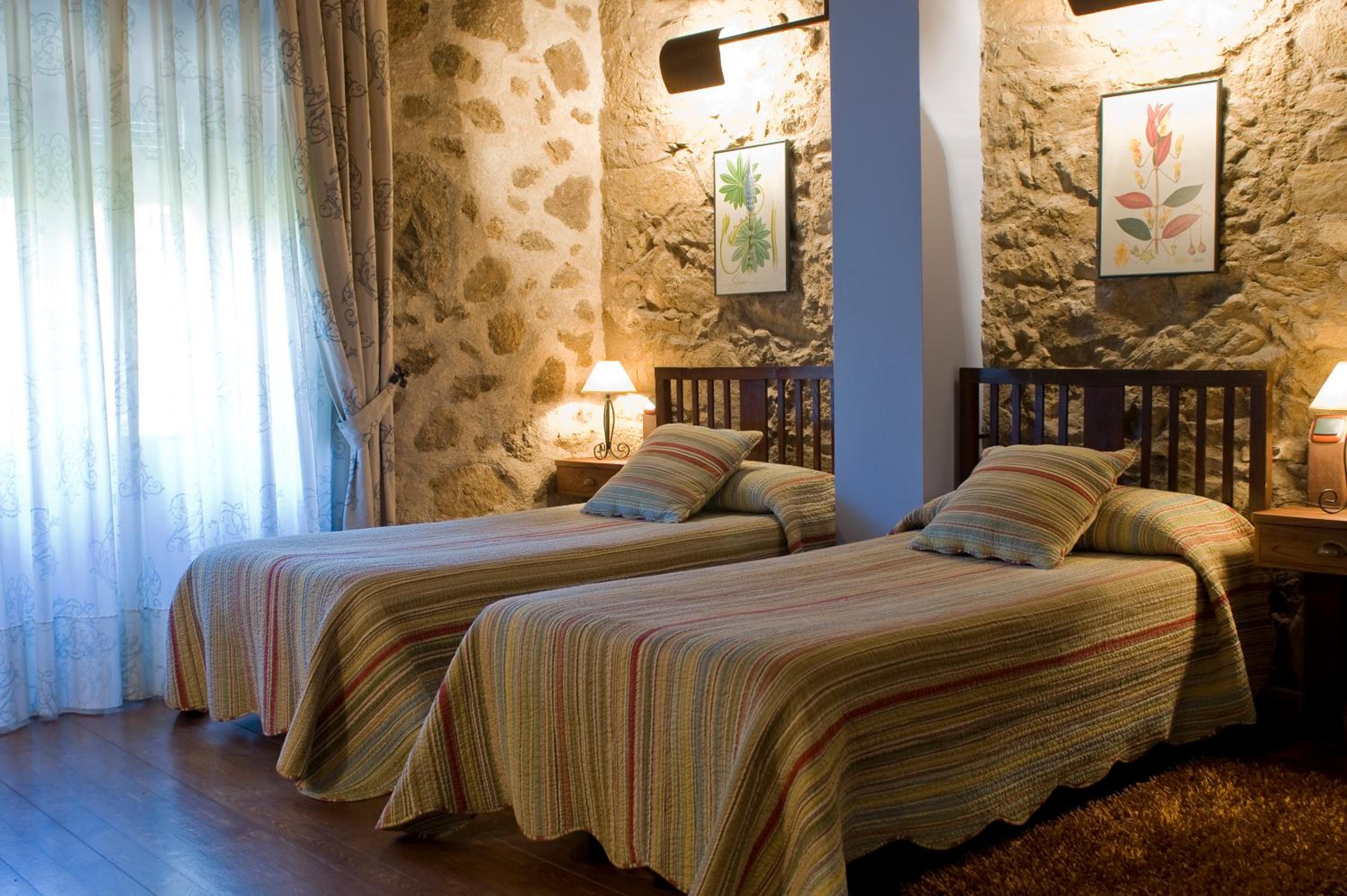 Twin Room with Balcony - Photo 1