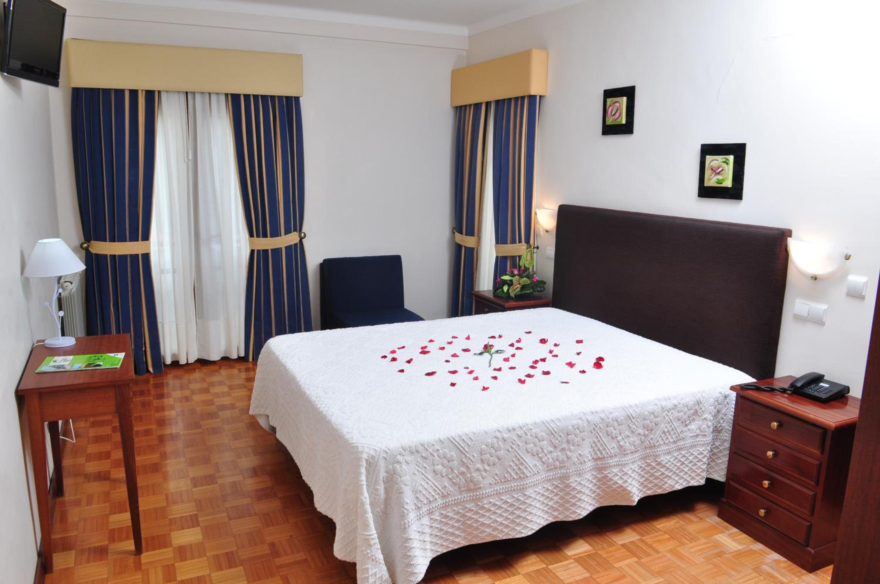 Double Room with Mountain View - Photo 1