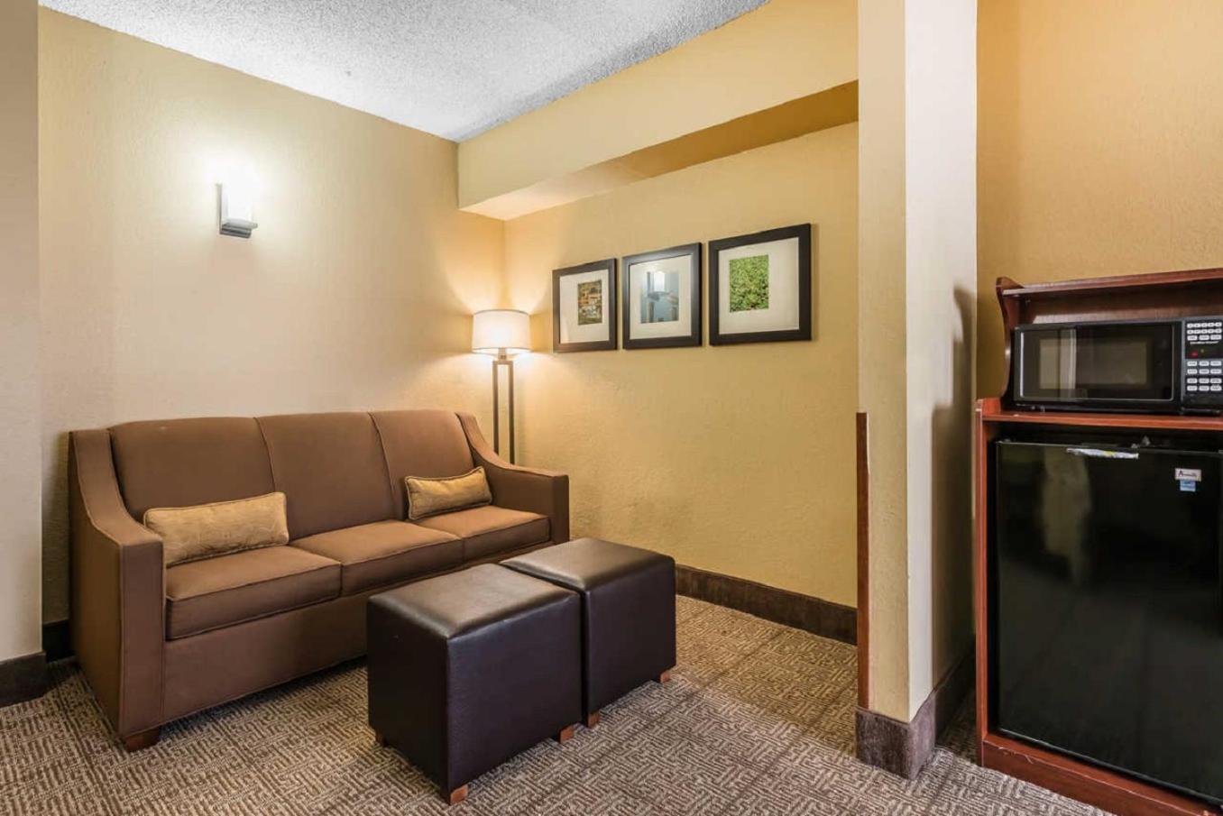 King Suite with Sofa Bed - Non-Smoking - Photo 12
