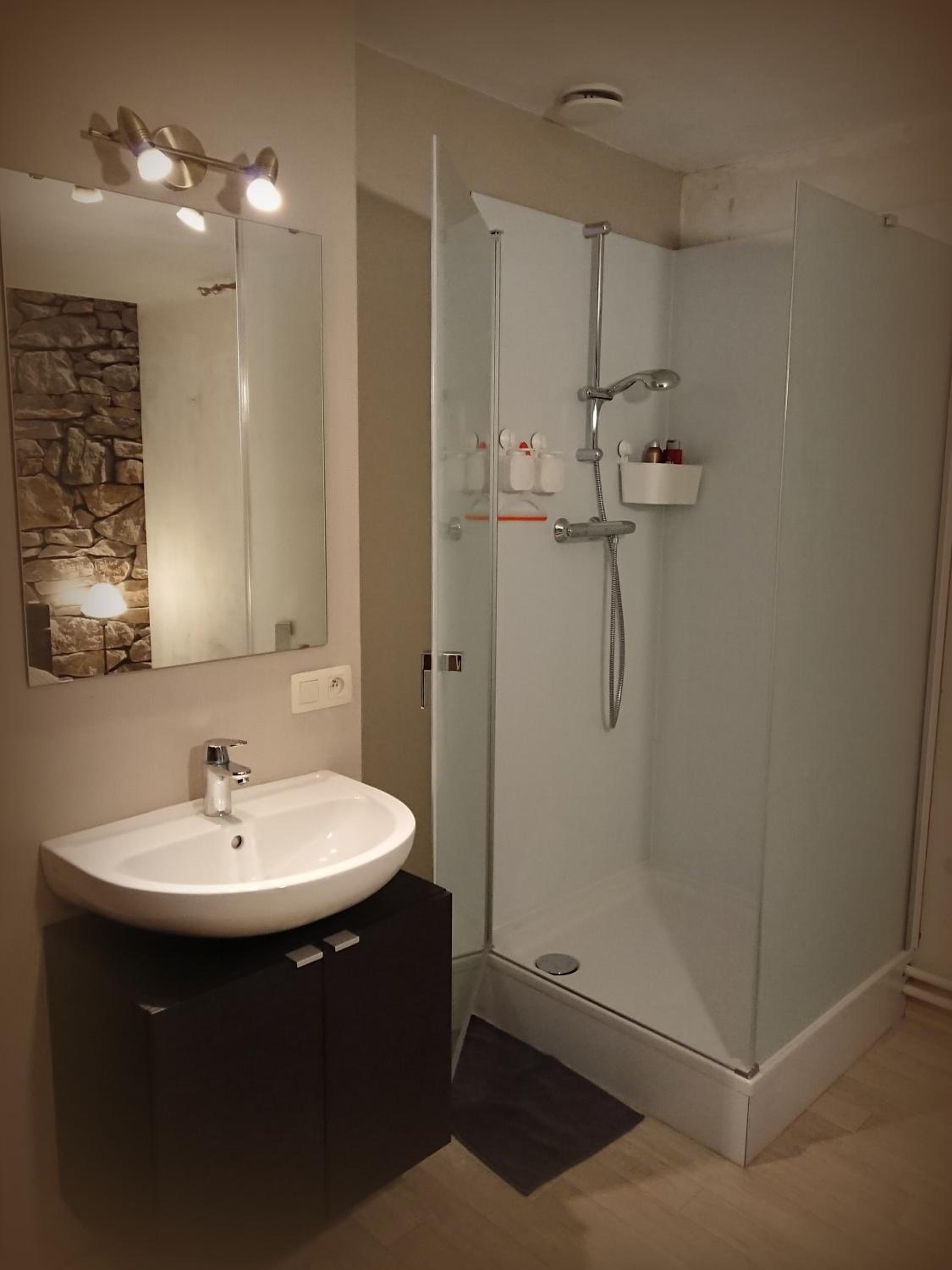 Deluxe Double Room with Shower photo 2