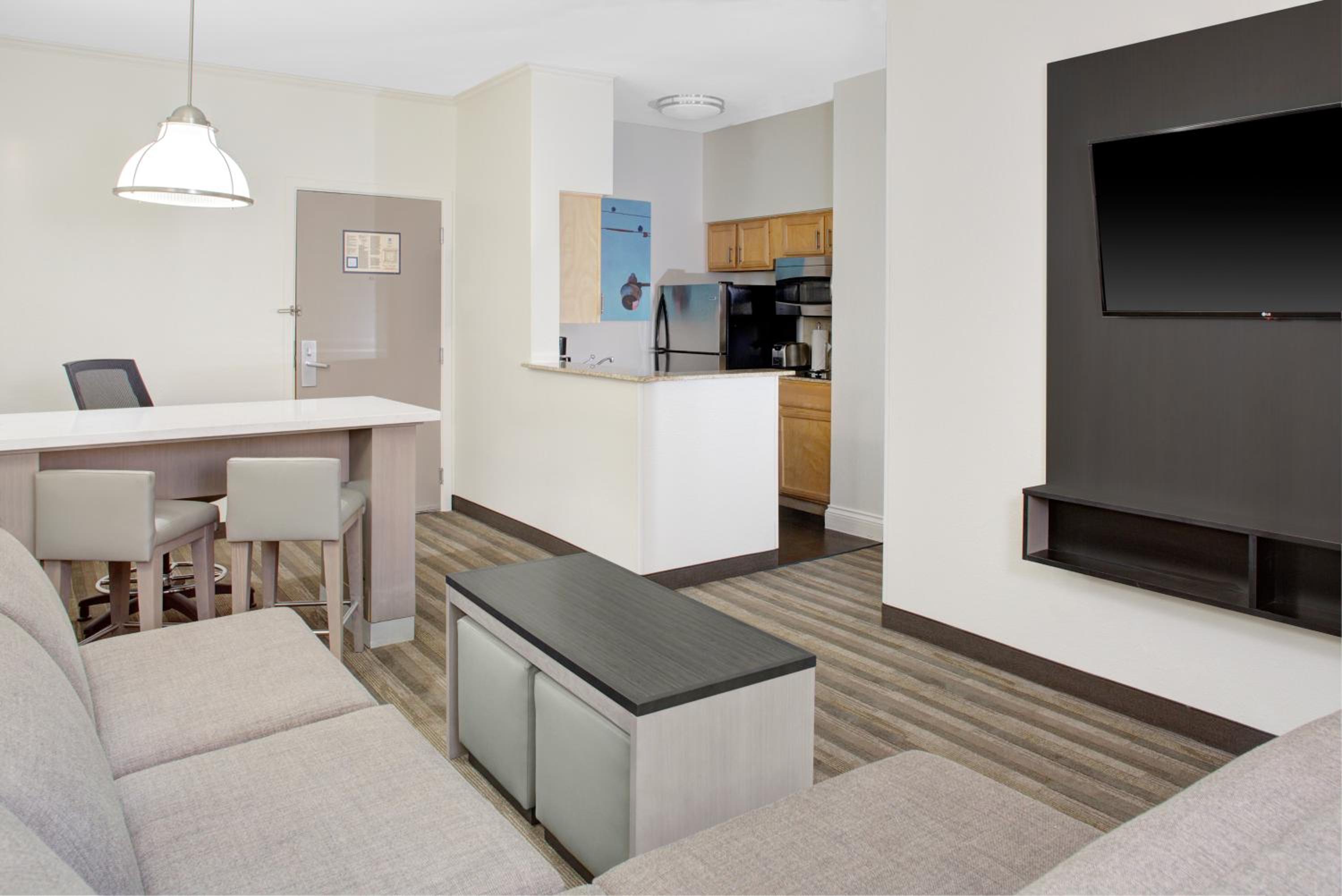 One-Bedroom King Suite - Photo 6