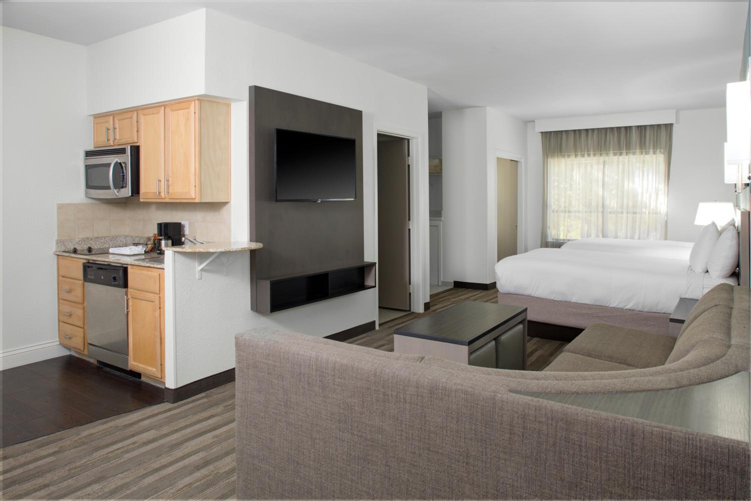 Executive Studio Suite with Two Double Beds - Photo 1