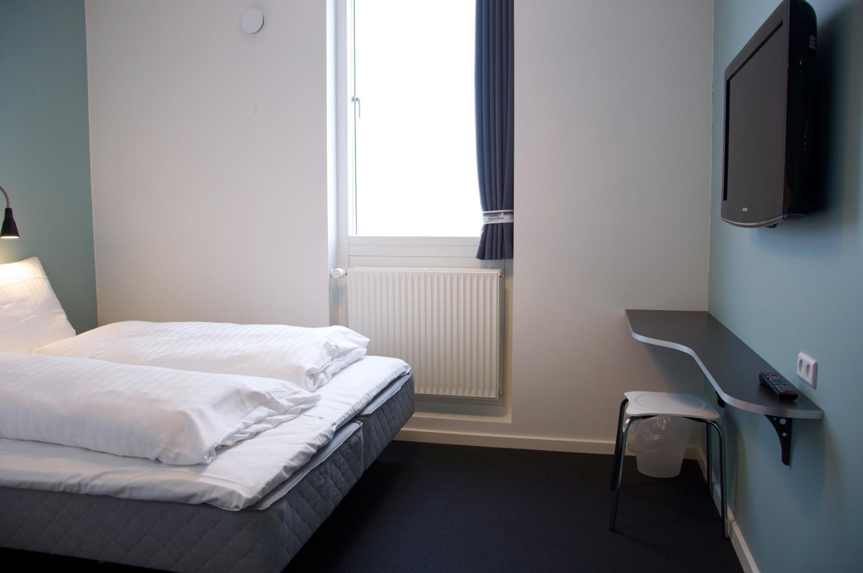Twin Room - Photo 3