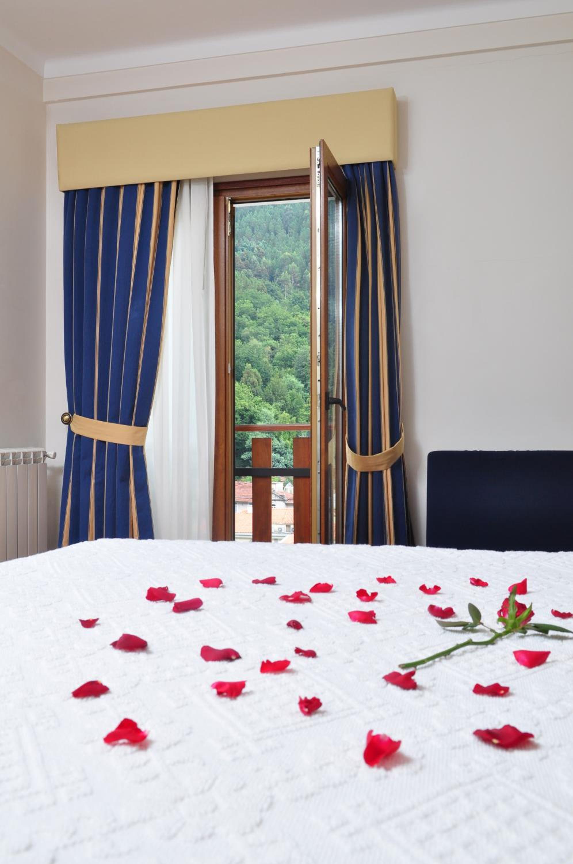 Double Room with Mountain View - Photo 4