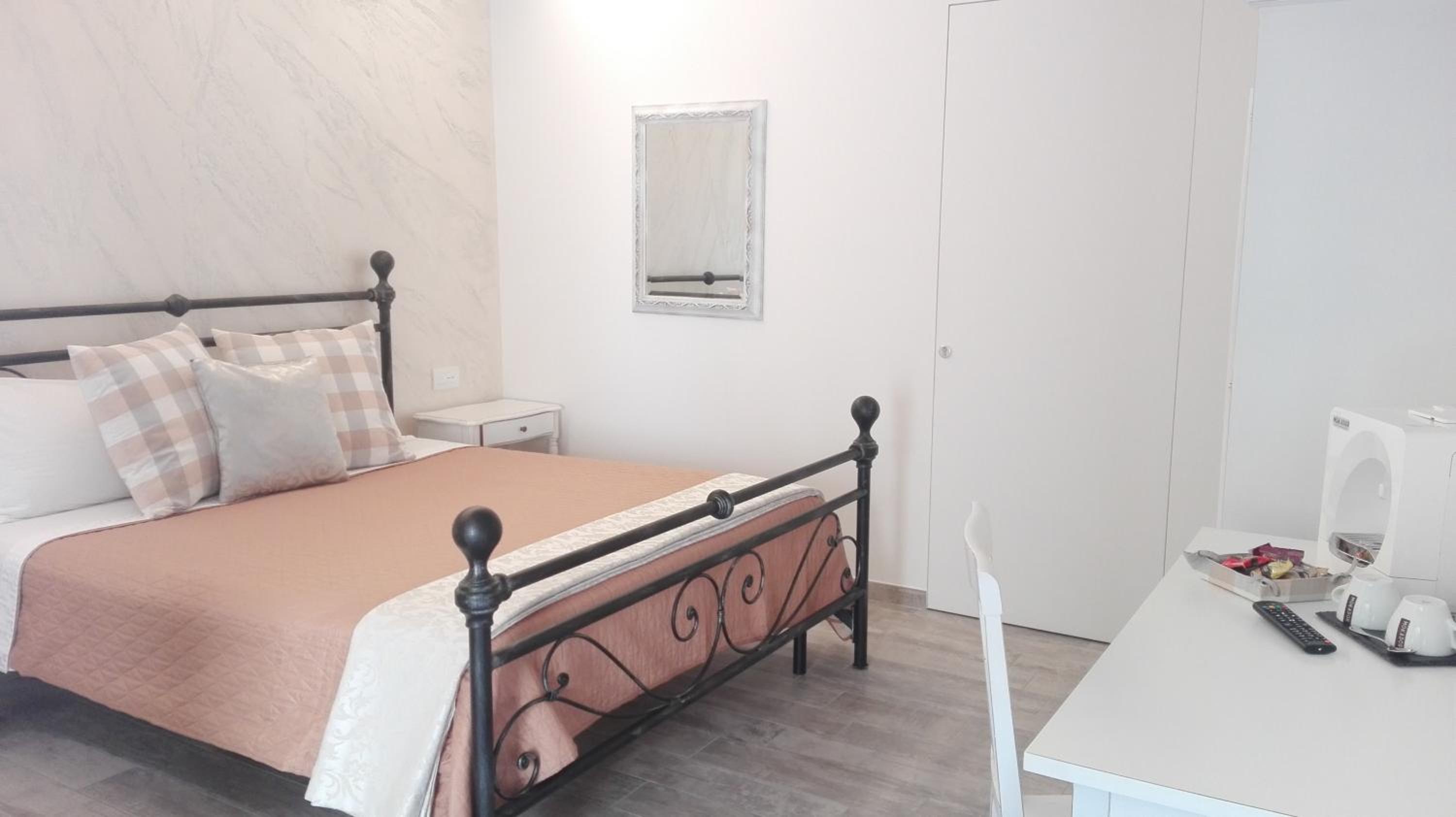 Double Room with Garden View - Photo 5