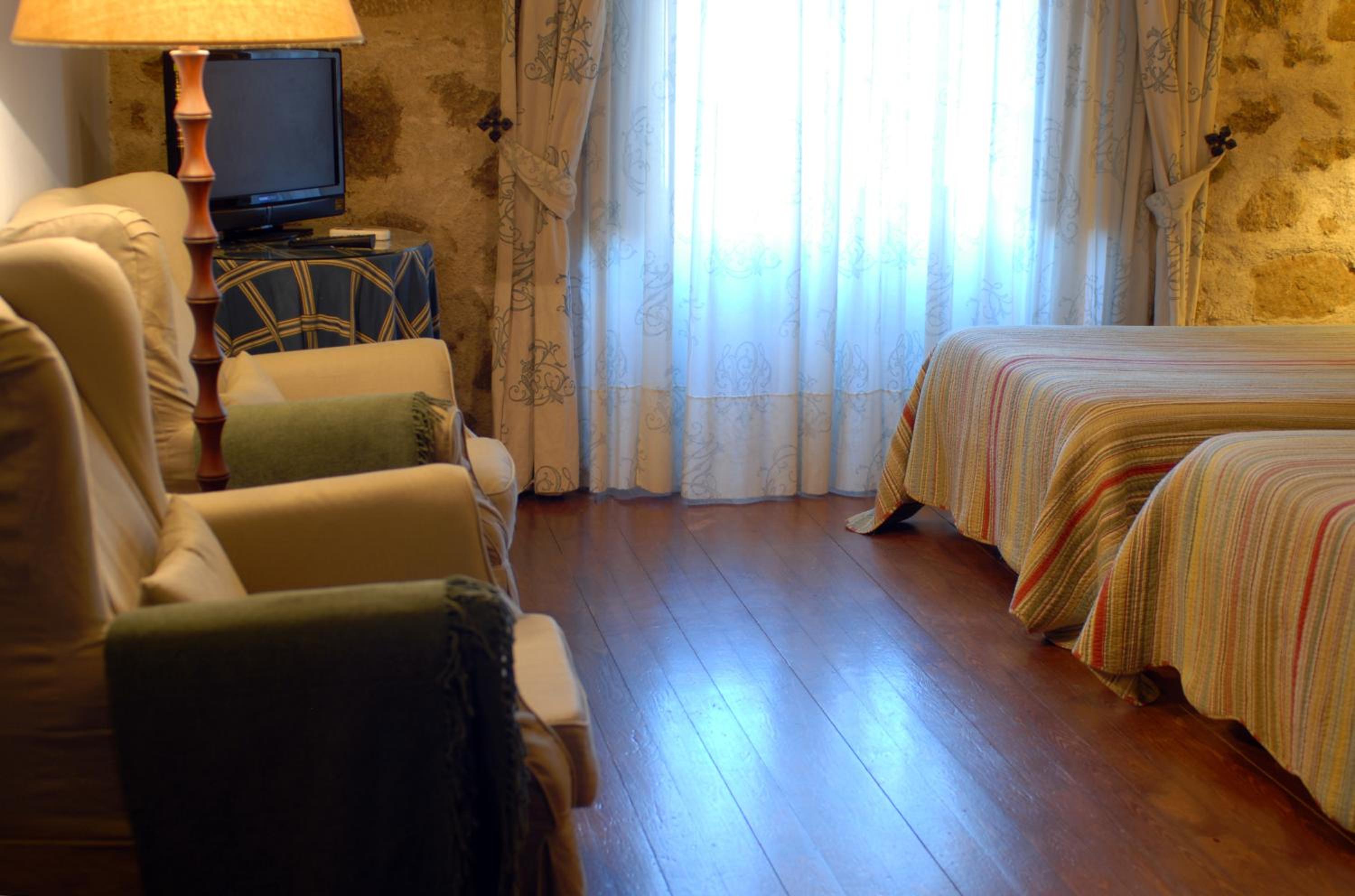 Twin Room with Balcony - Photo 23