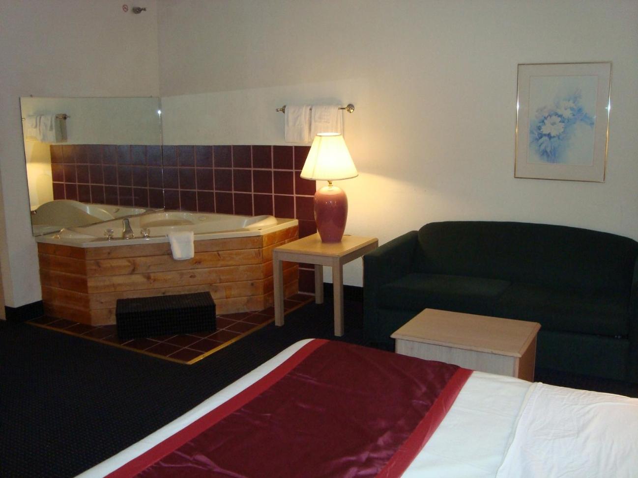 Suite with Spa Bath photo 3