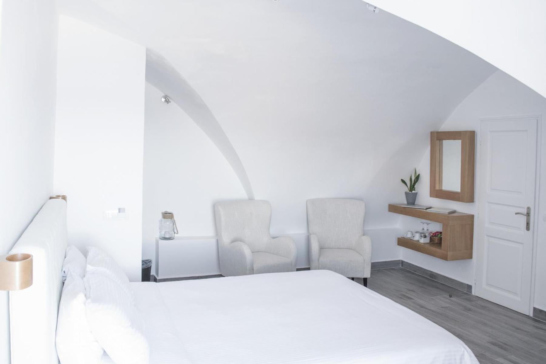 Honeymoon Suite - Photo 10