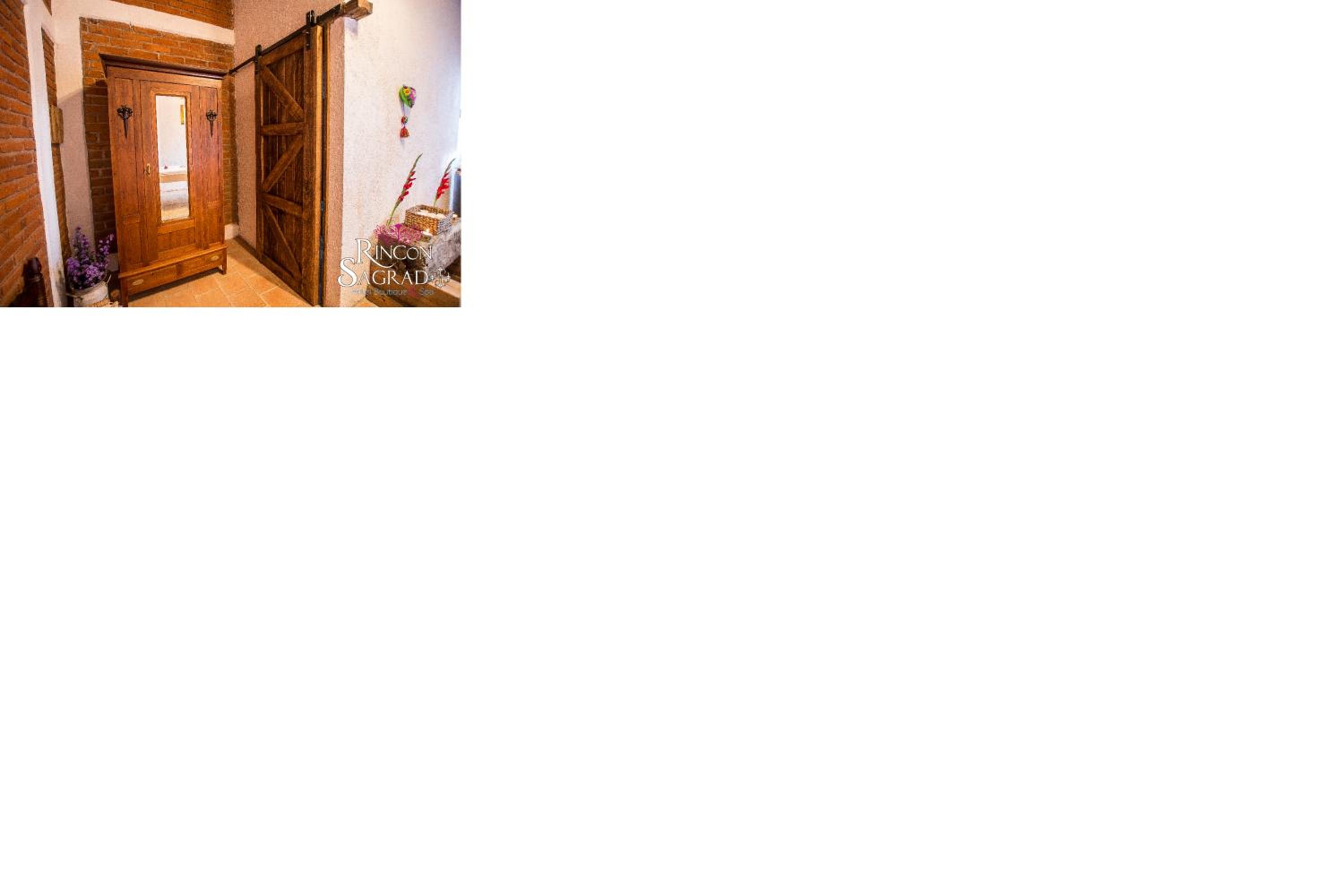 Double Room with Private Bathroom (1 Bed) photo 2