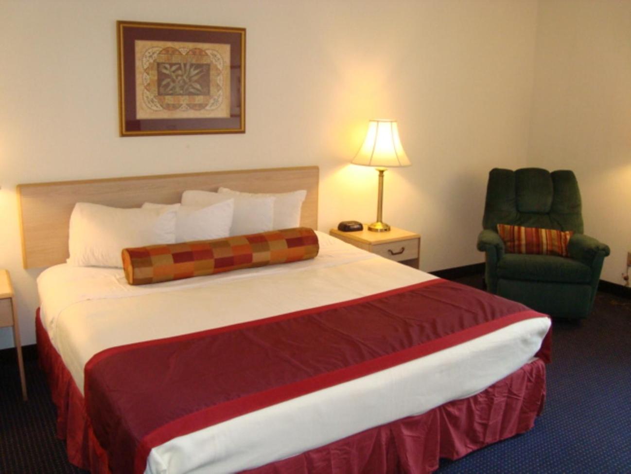 Standard King Room photo 1