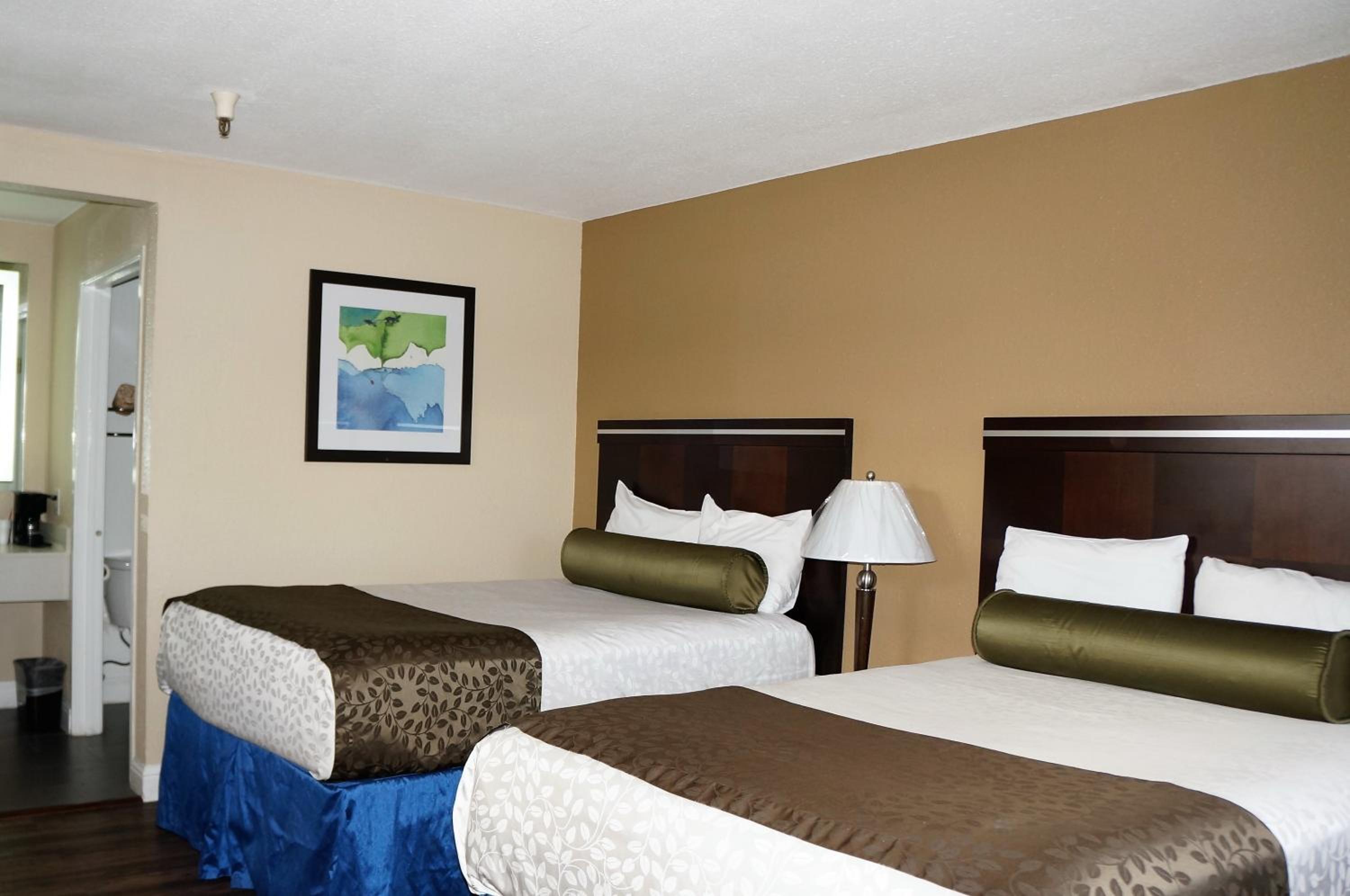 Double Room with Two Double Beds - Photo 3