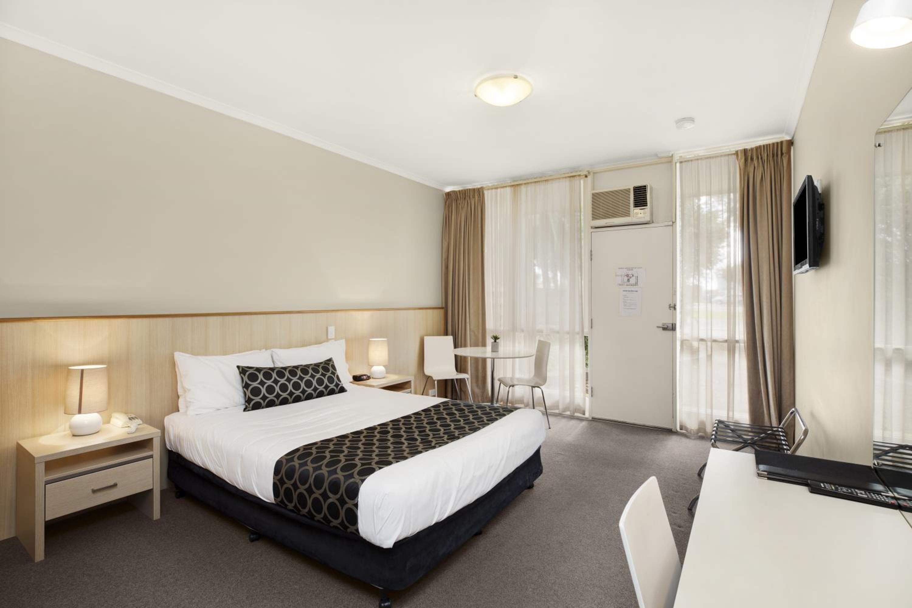 Economy Queen Room photo 3