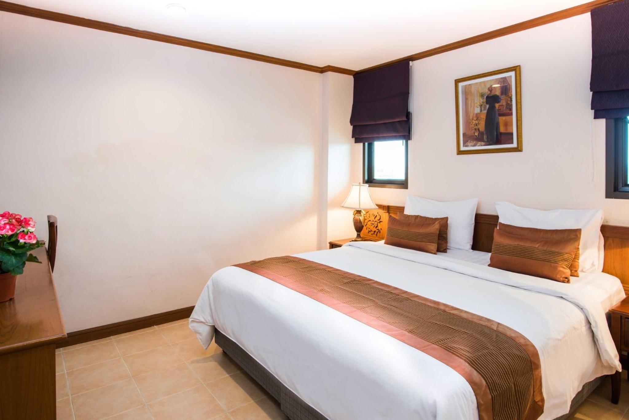 One-Bedroom Suite - Photo 9