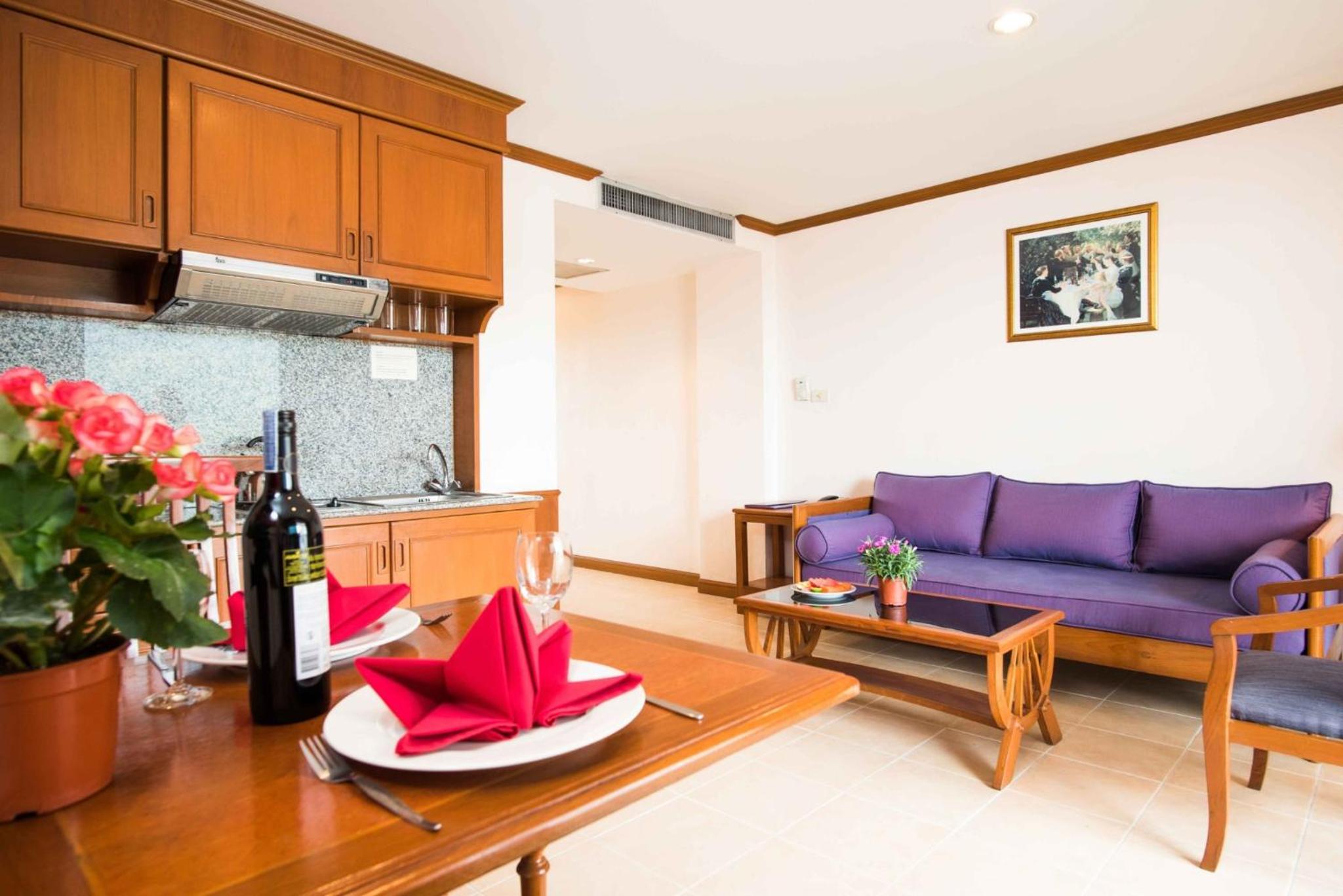 One-Bedroom Suite - Photo 11