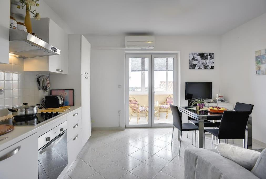 Apartment with Sea View photo 2