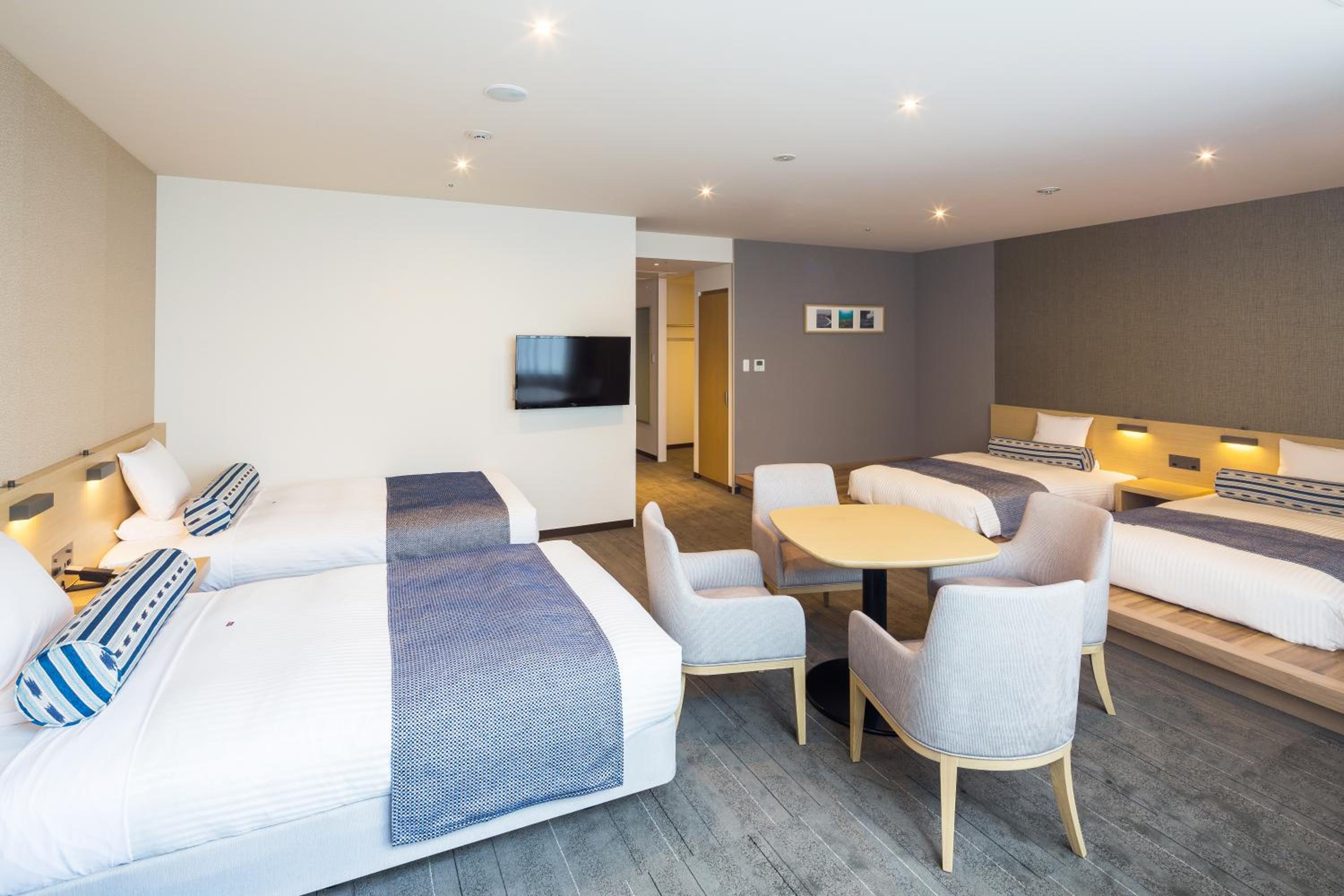 Deluxe Quadruple Room - Non-Smoking - Photo 1