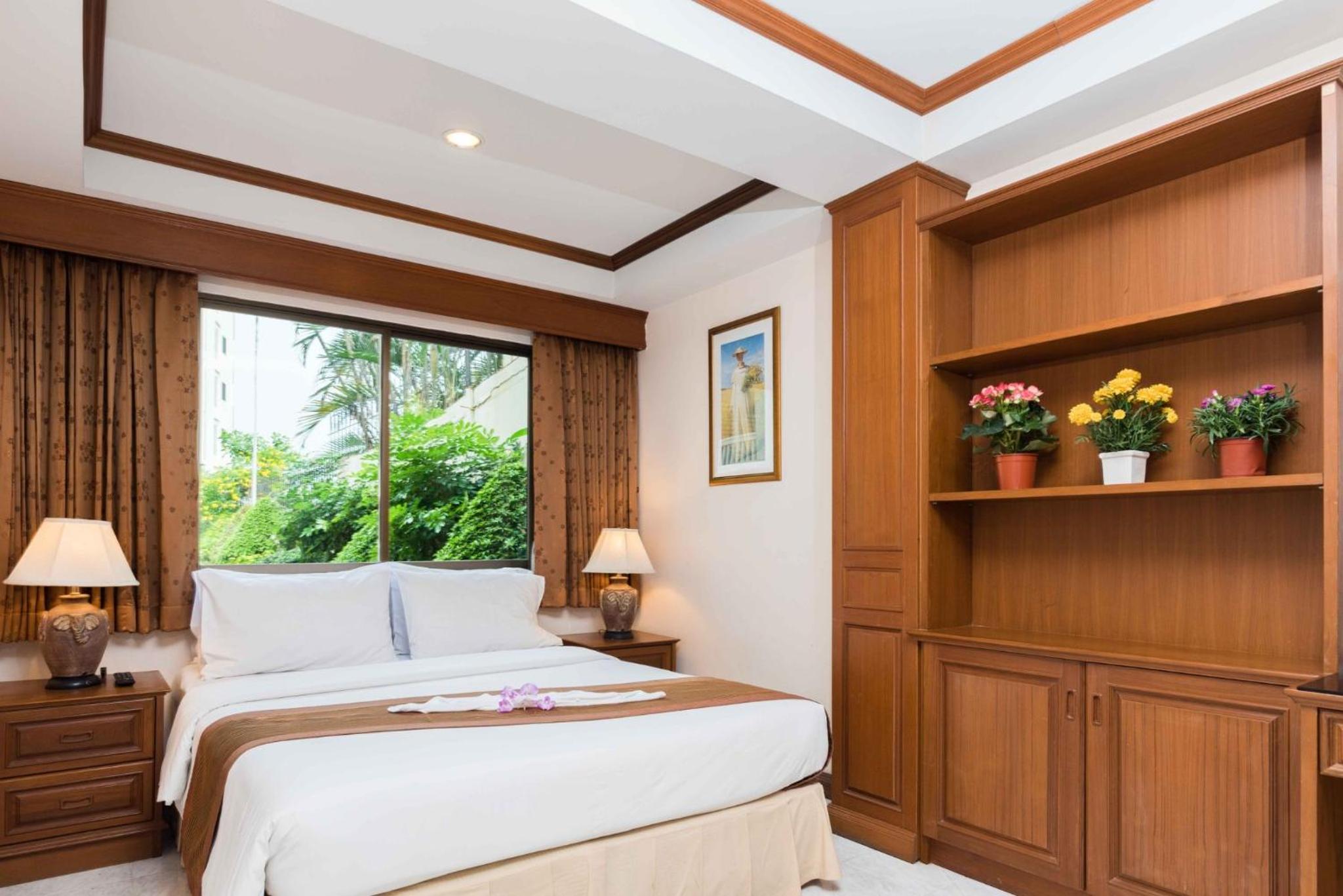 Two-Bedroom Suite - Photo 9