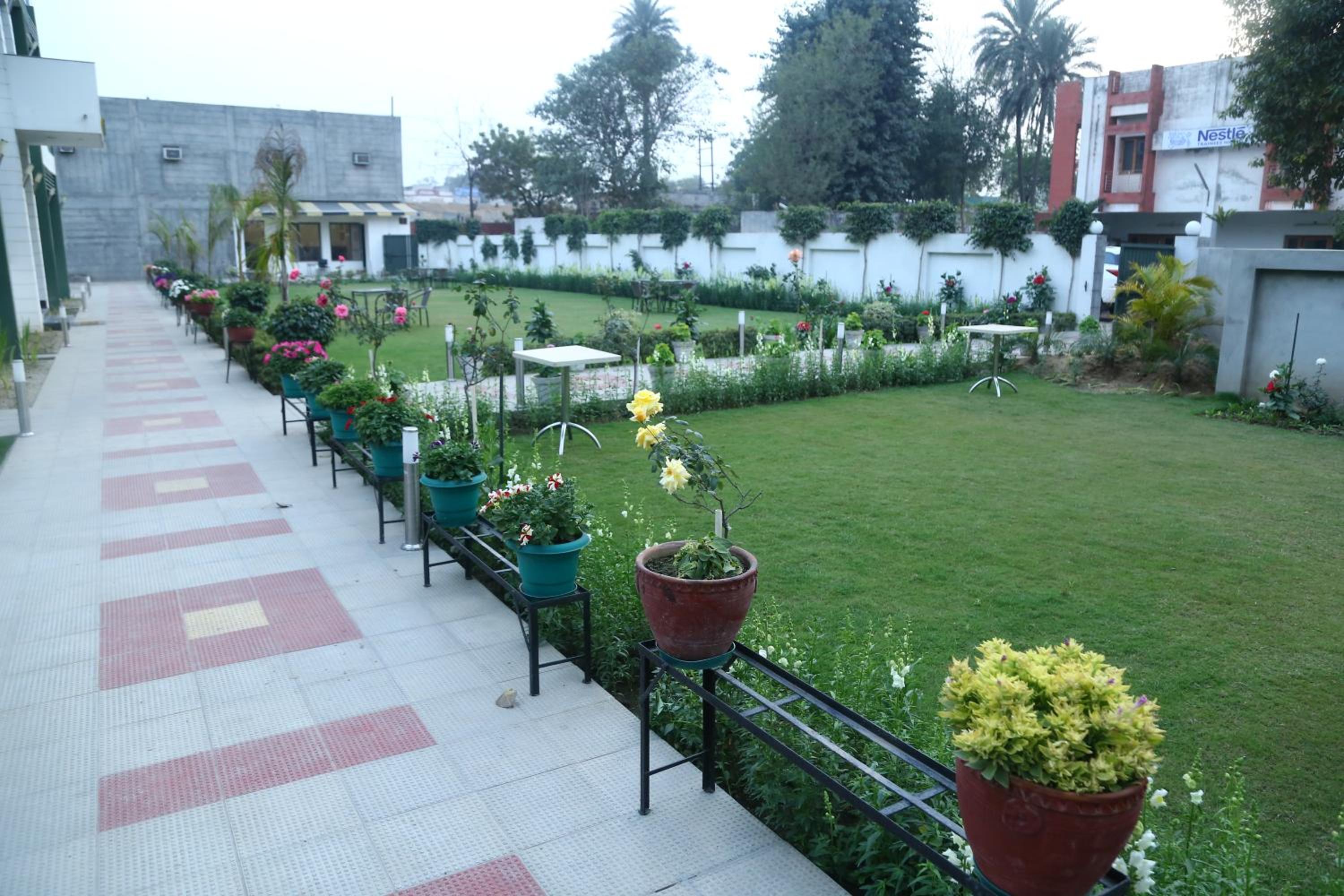 King Room with Garden View - Photo 8