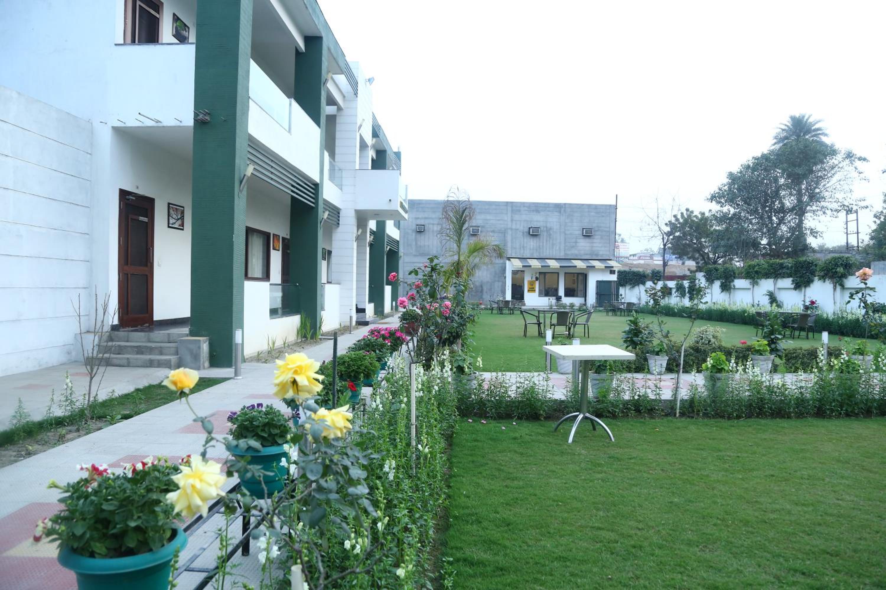 King Room with Garden View - Photo 6