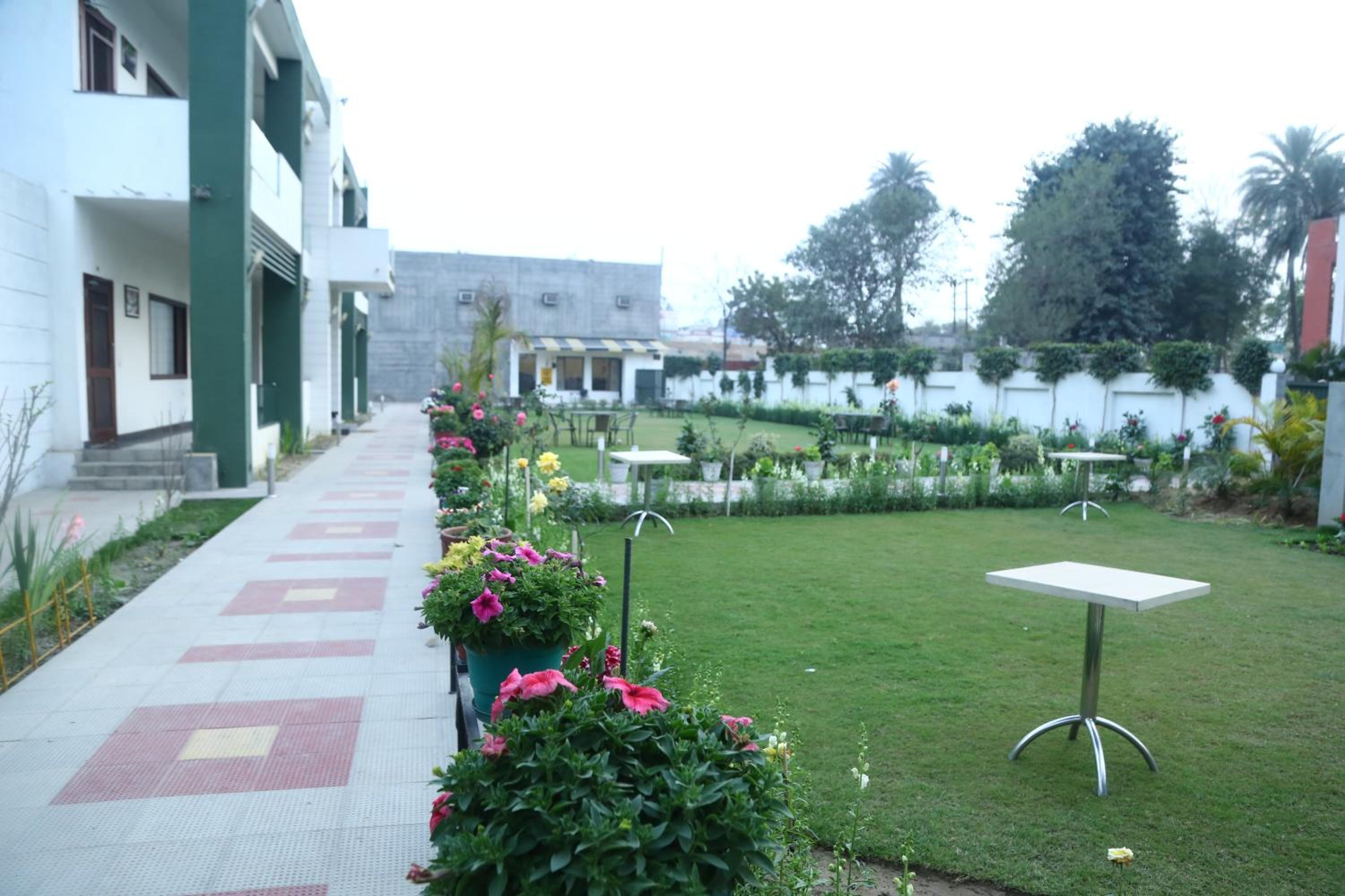 King Room with Garden View - Photo 5