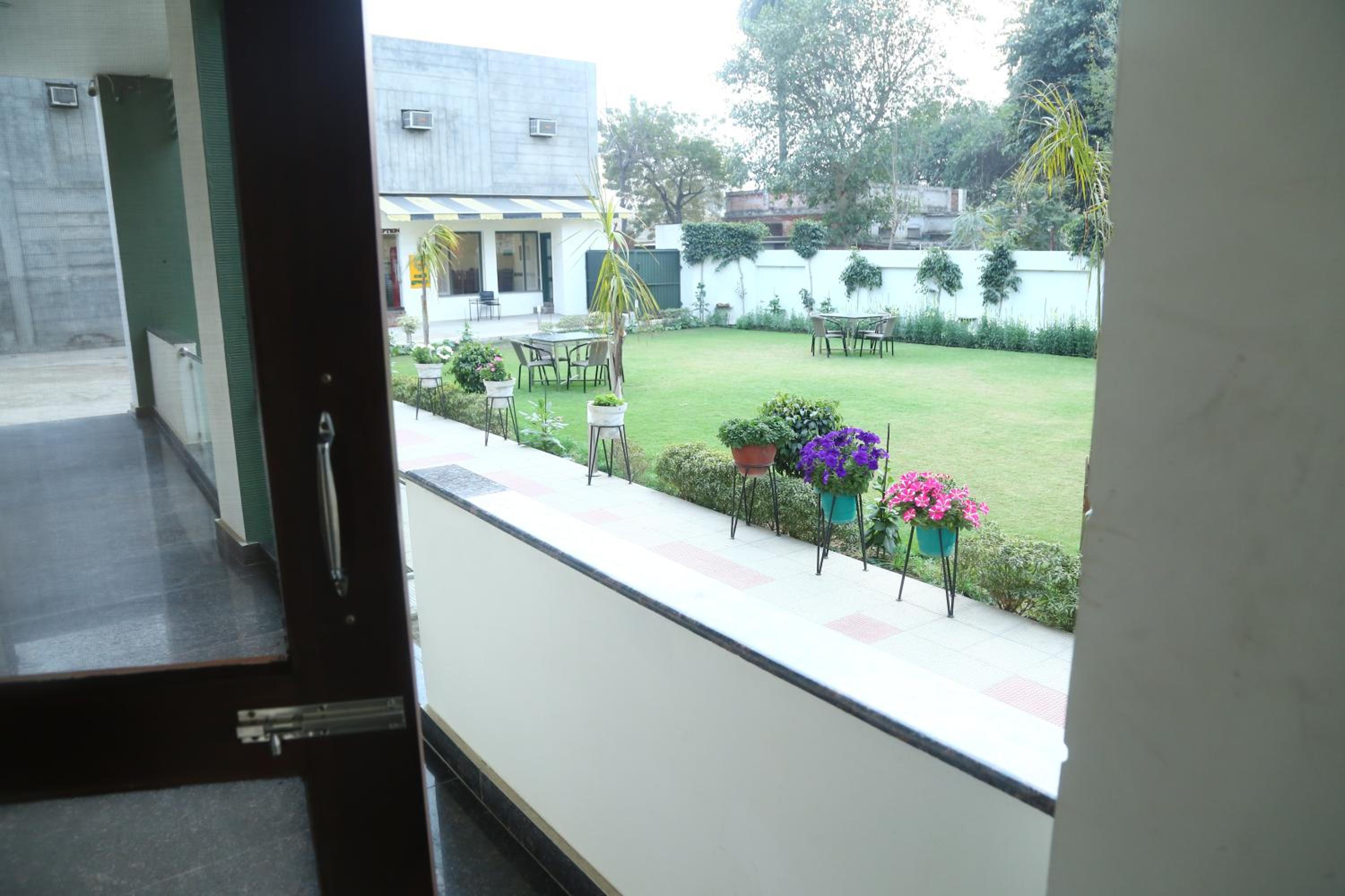 King Room with Garden View - Photo 3