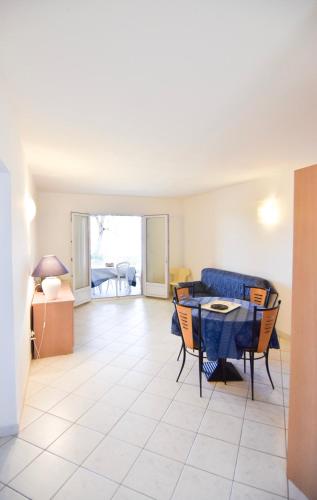 Two-Bedroom Apartment photo 2