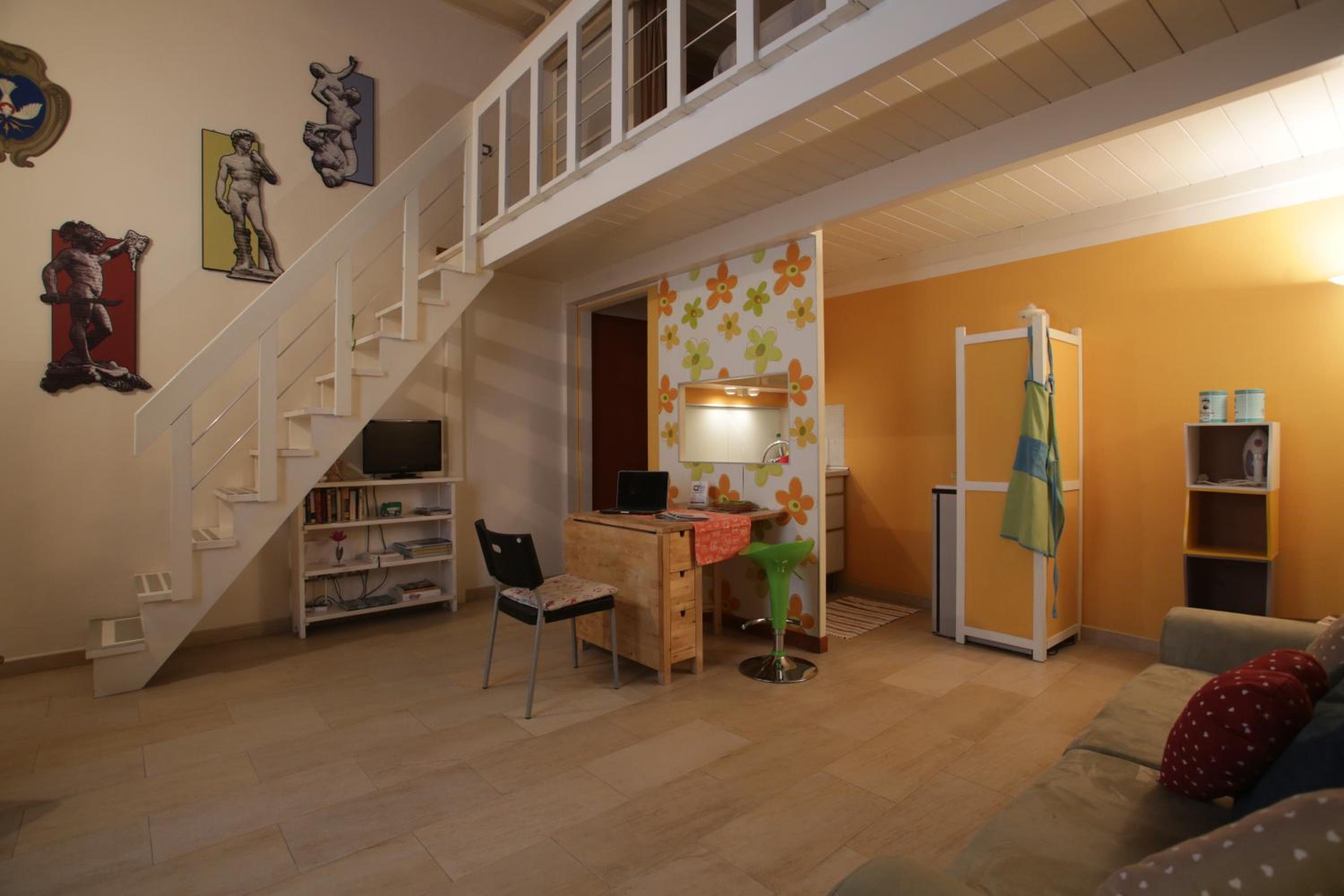 One-Bedroom Apartment photo 1