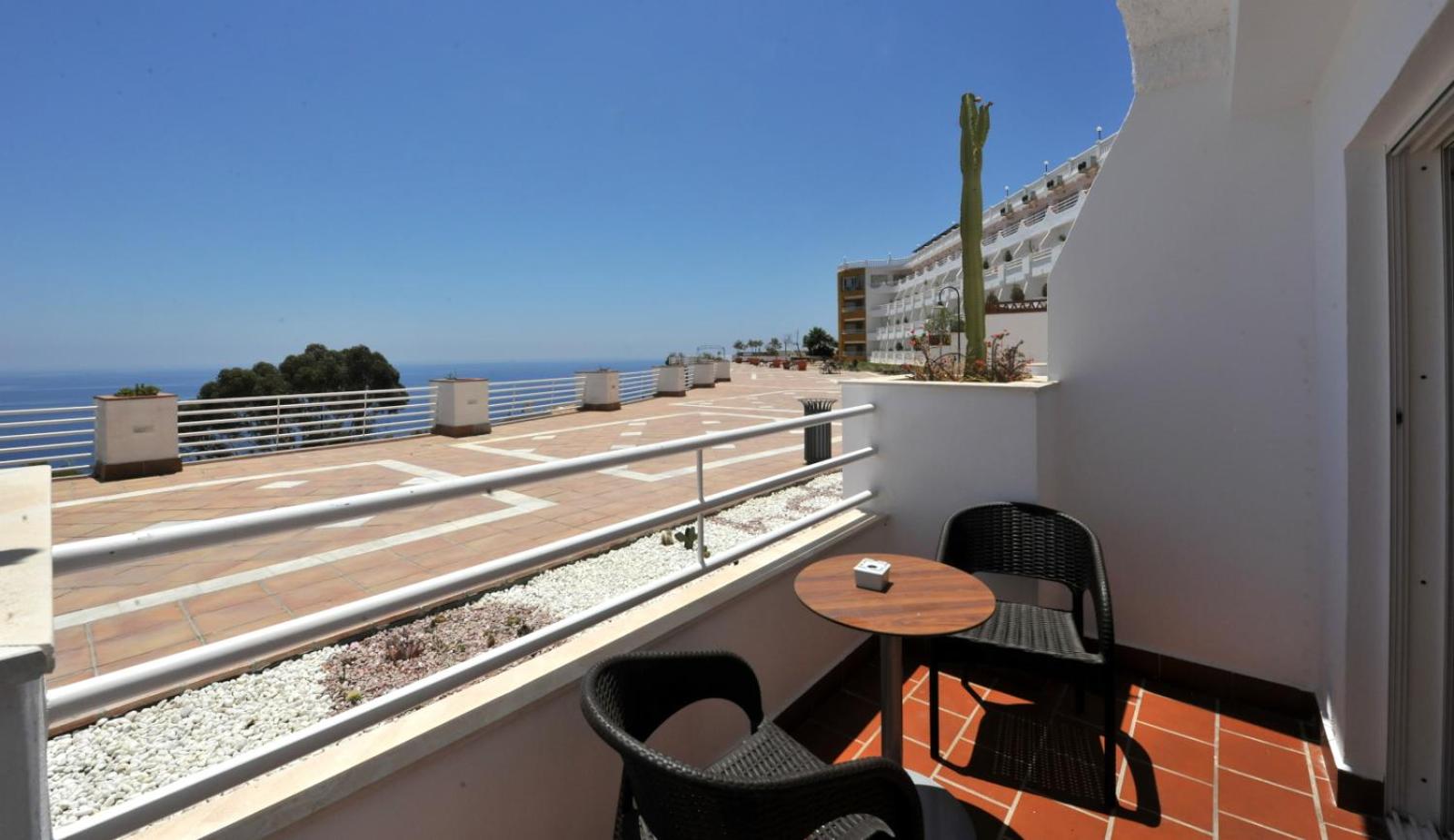 Junior Suite with Balcony - Non-Smoking - Photo 6