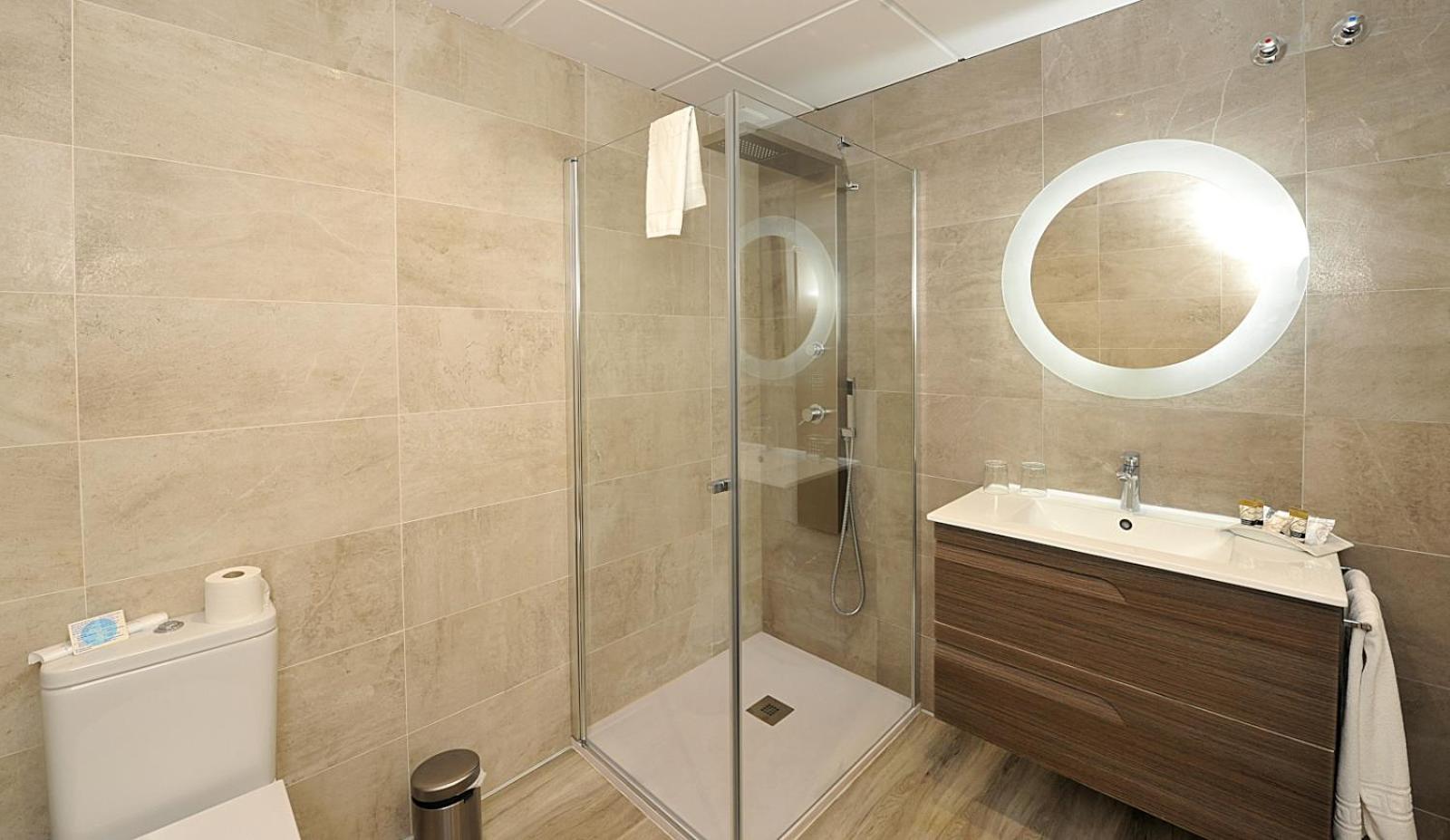 Junior Suite with Balcony - Non-Smoking - Photo 5