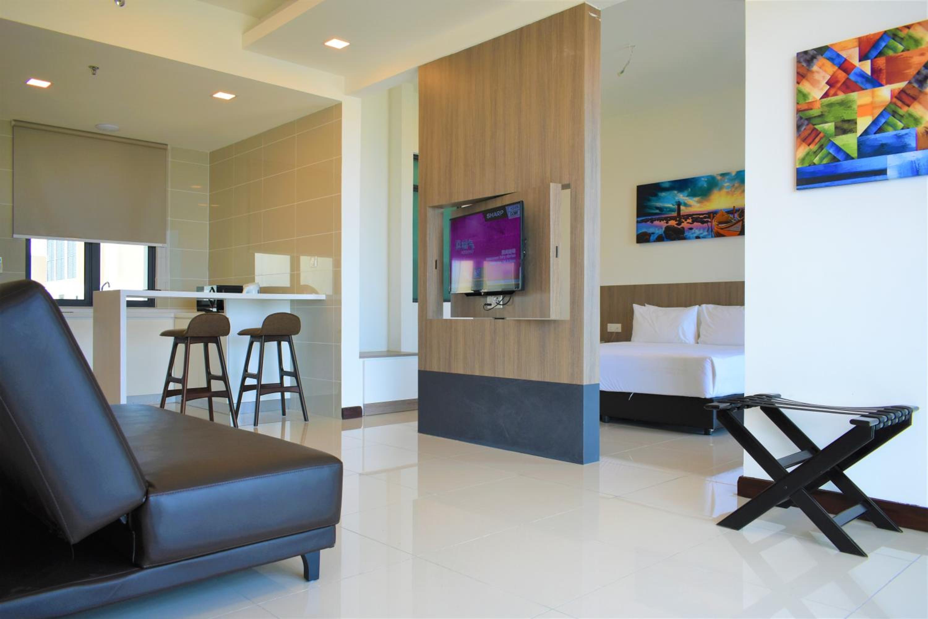 Executive Suite with City View photo 2