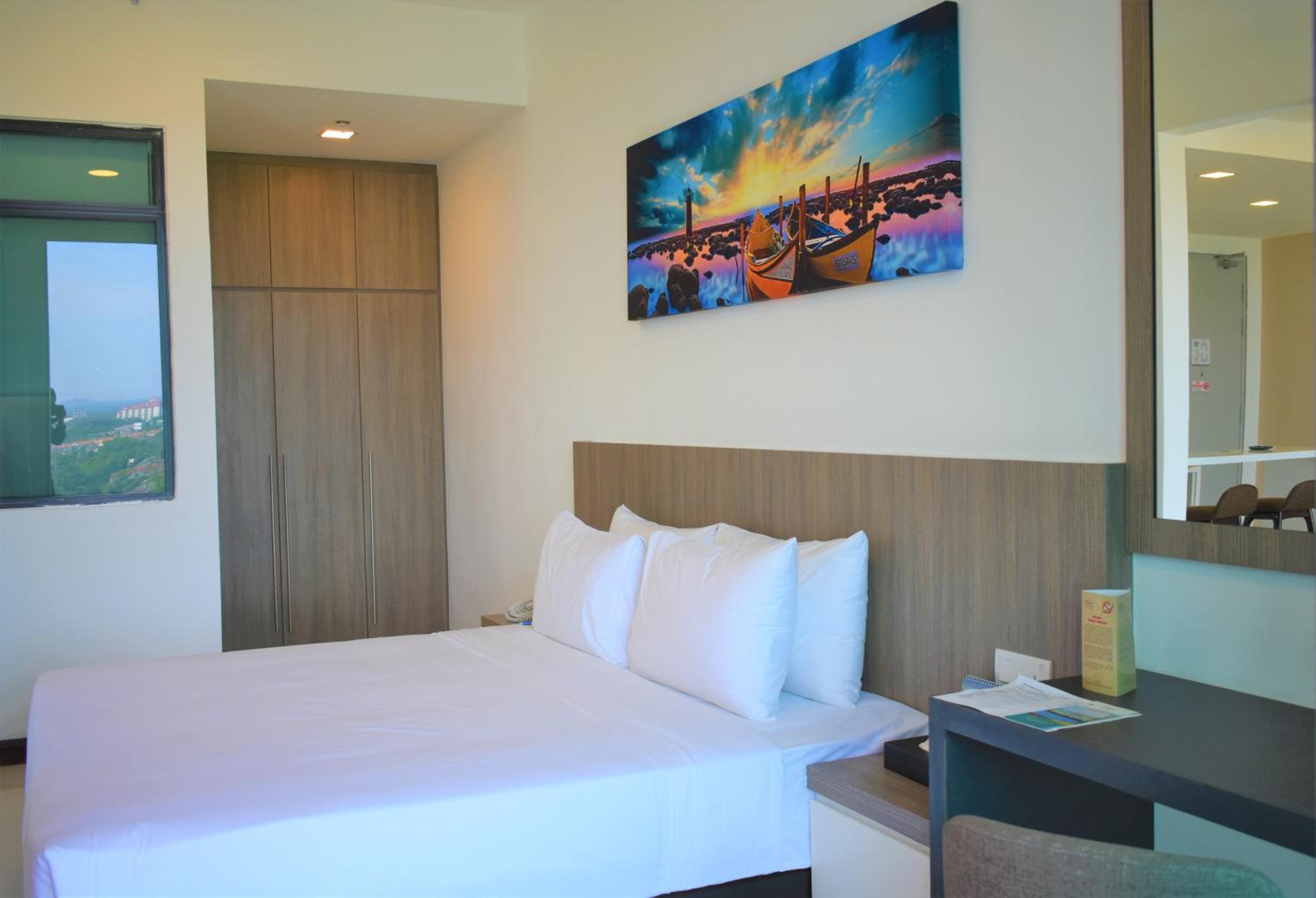 Executive Suite with City View photo 3