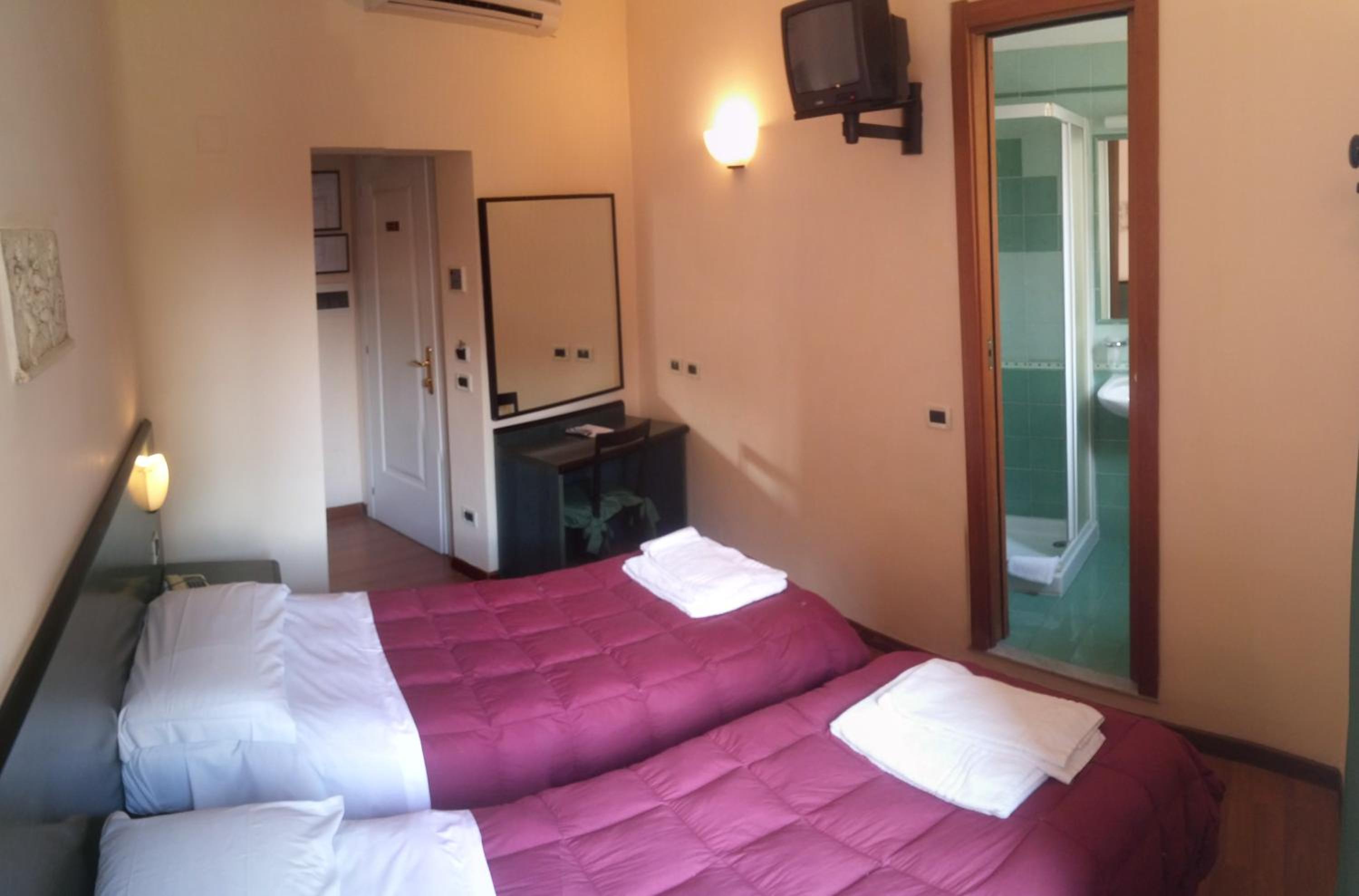 Standard Twin Room photo 1
