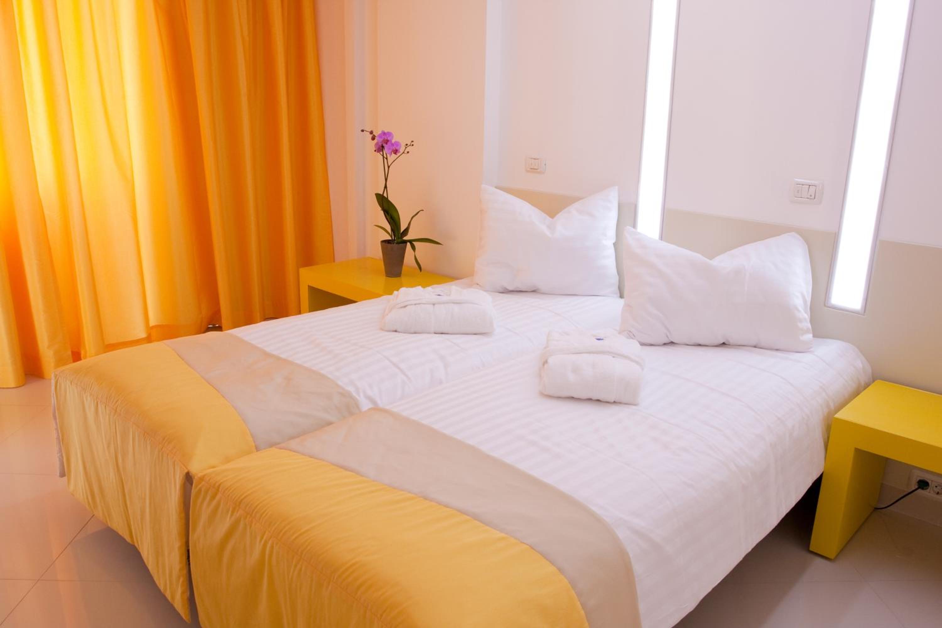 Standard Double or Twin Room - Photo 3
