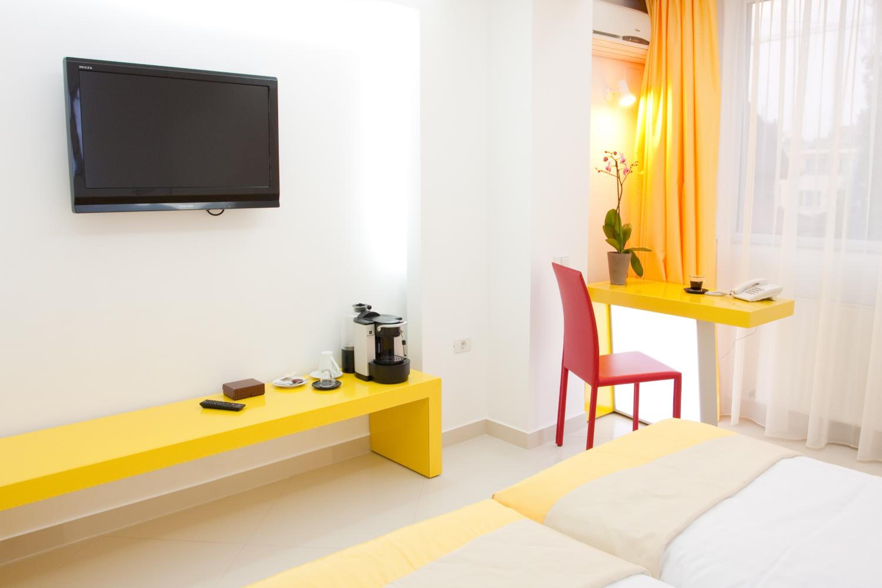 Standard Double or Twin Room - Photo 2