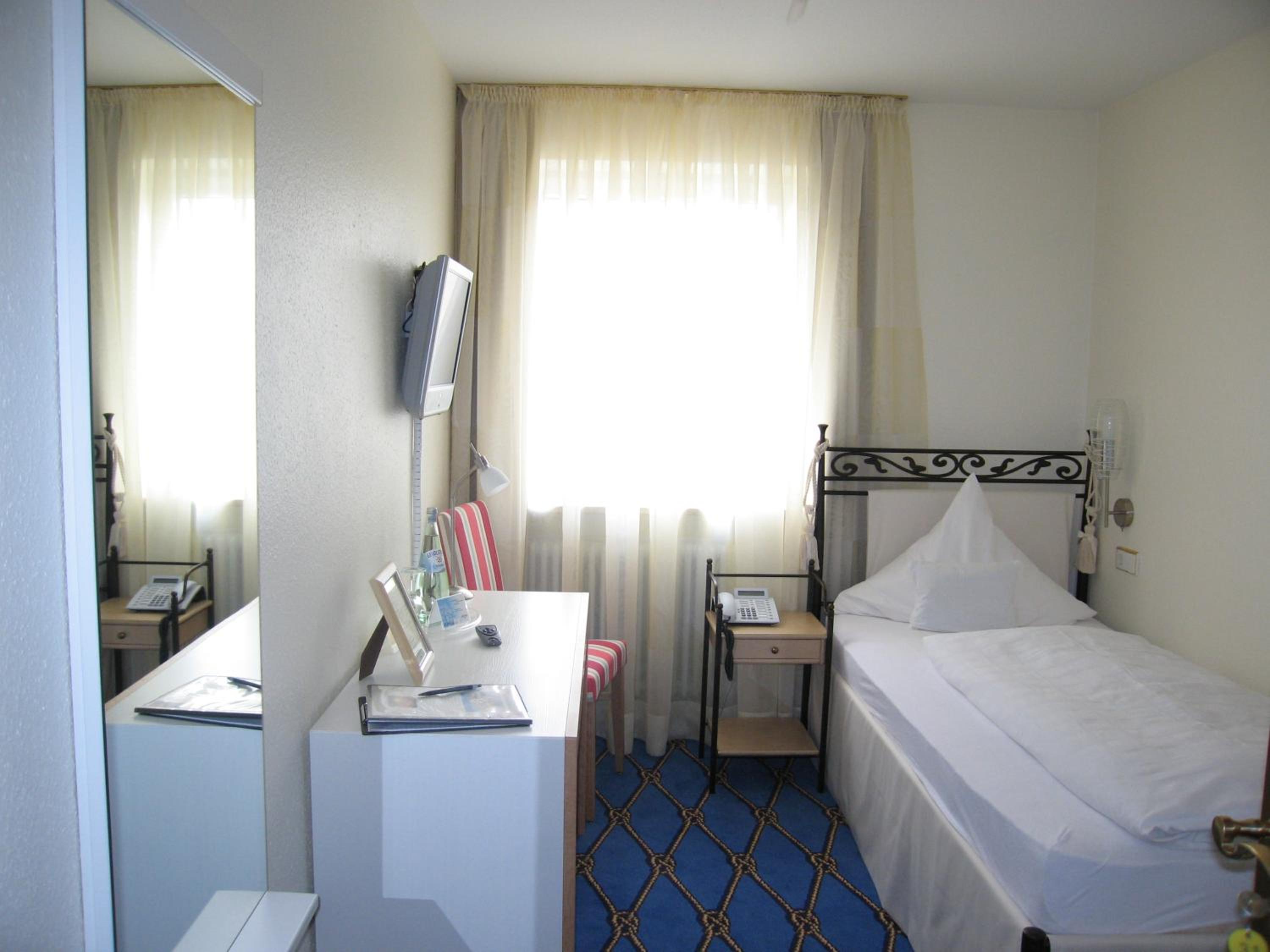 Single Room - Main Building photo 1